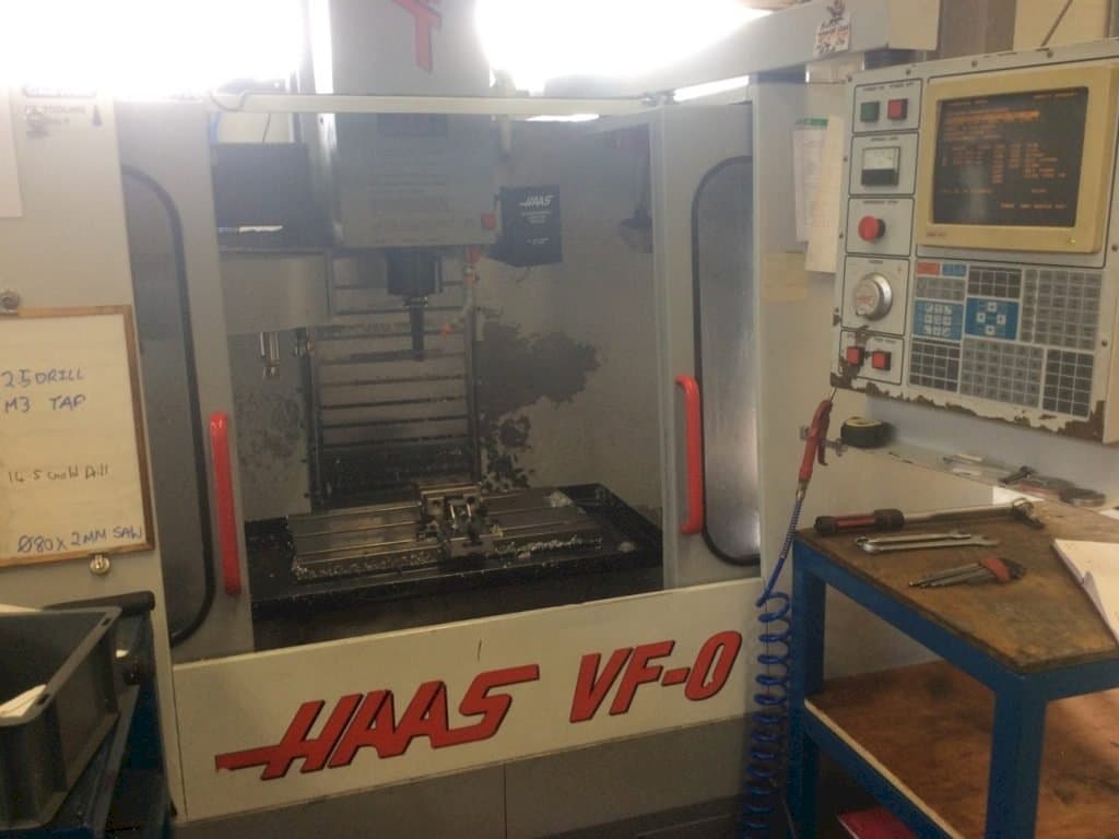 Čelní pohled  na HAAS VF-0  stroj