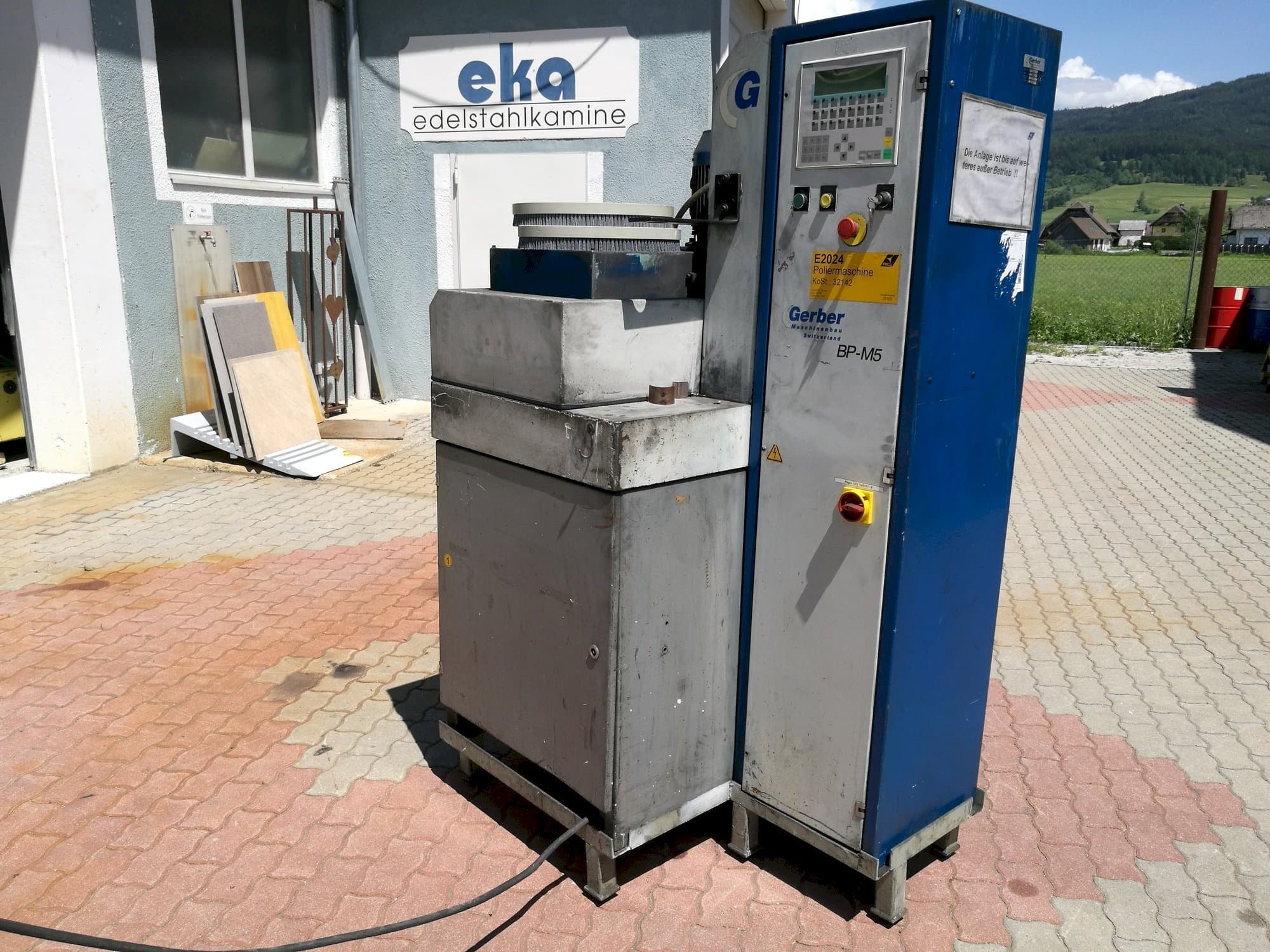 Čelní pohled  na Gerber BP-M5  stroj