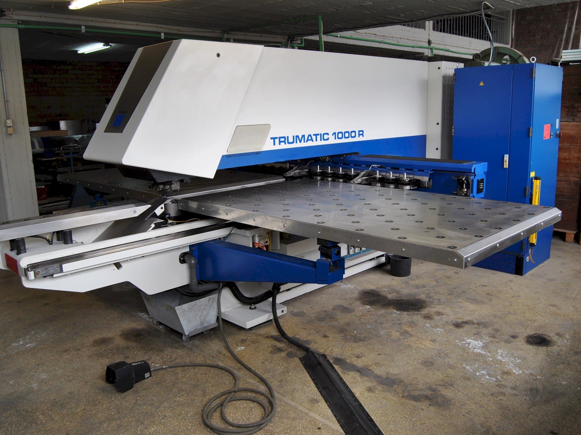 Čelní pohled na Trumpf Trumatic 1000 R stroj
