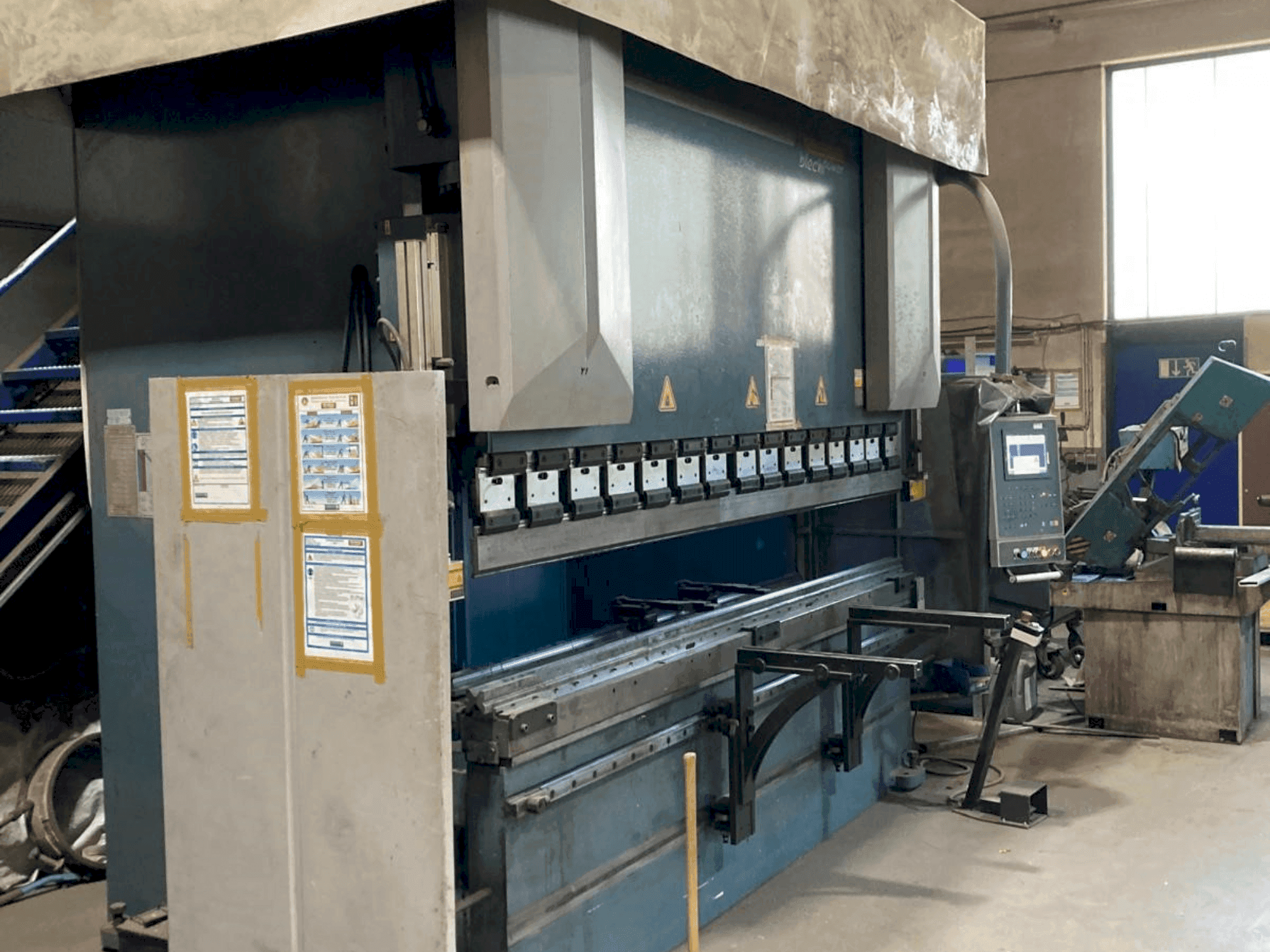 Čelní pohled  na Hesse AD-R30320  stroj