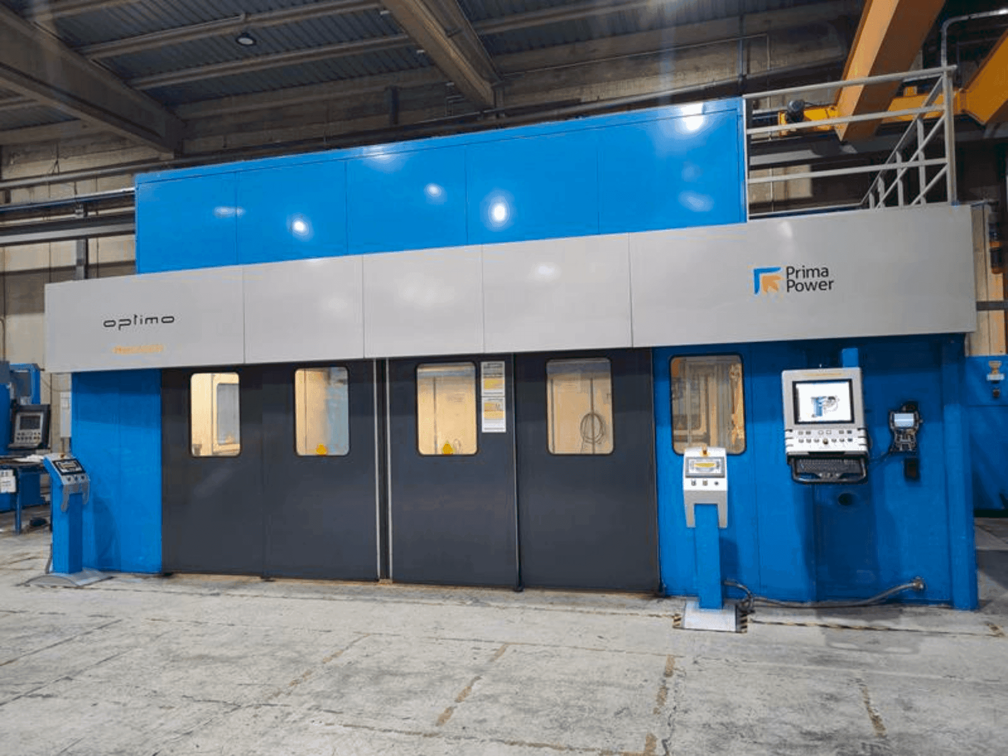 Čelní pohled  na Prima Power Optimo TheLASER  stroj