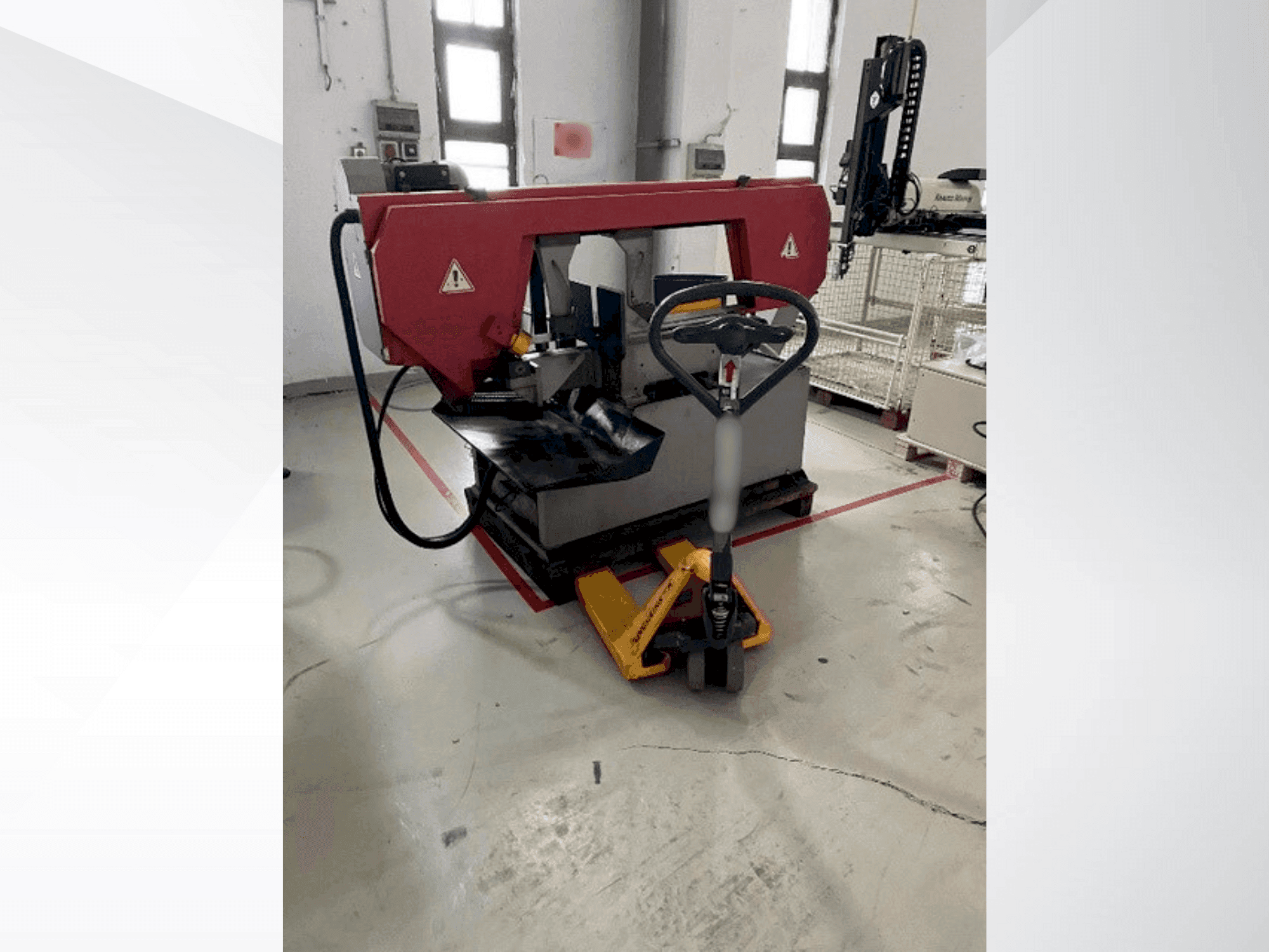 Čelní pohled na BOMAR STG 320 GM stroj