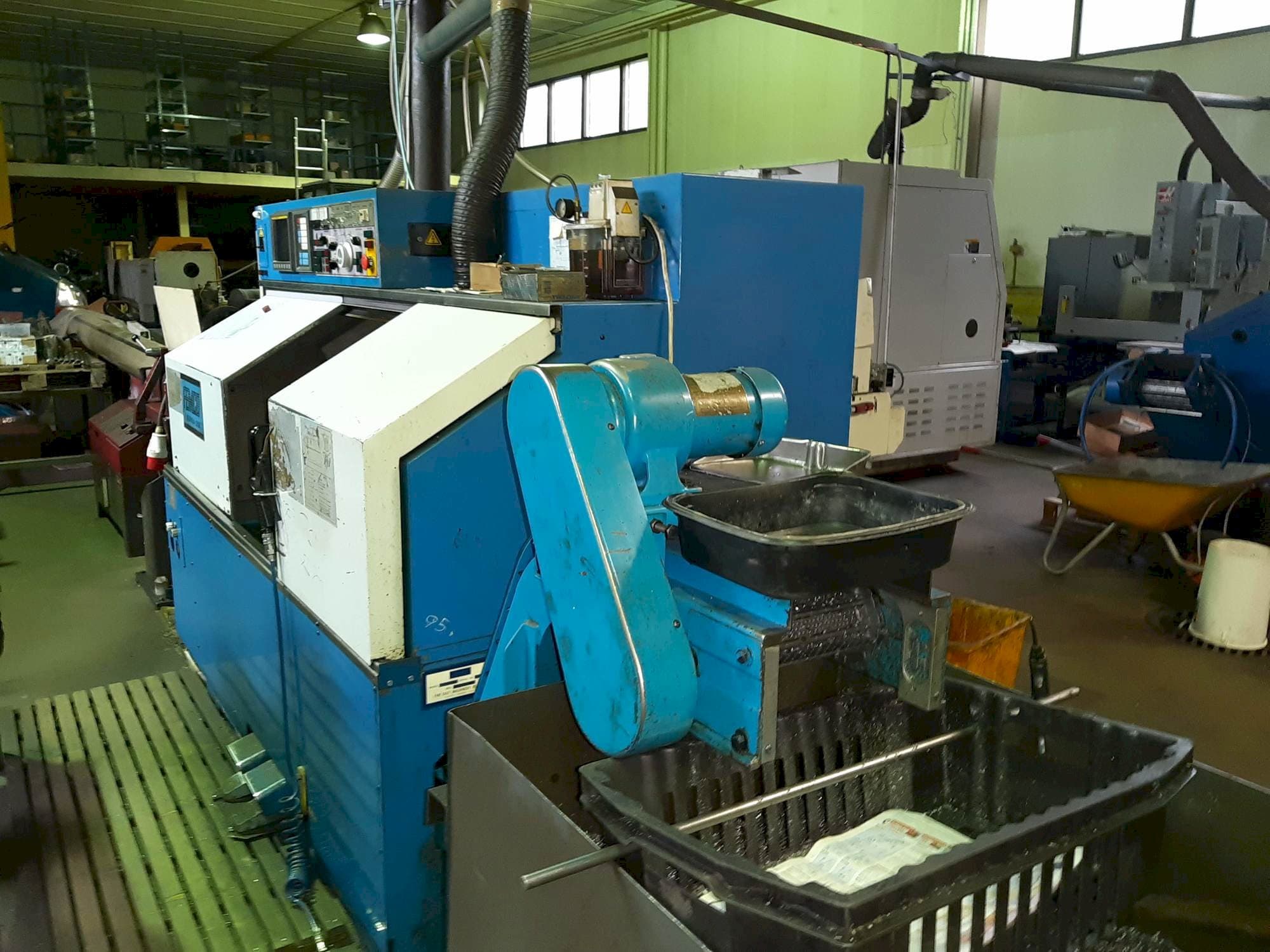 Čelní pohled  na FEMCO Durga 25E  stroj