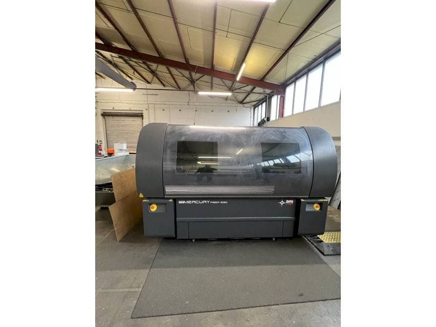 Čelní pohled na SEI Laser Mercury 1560 stroj