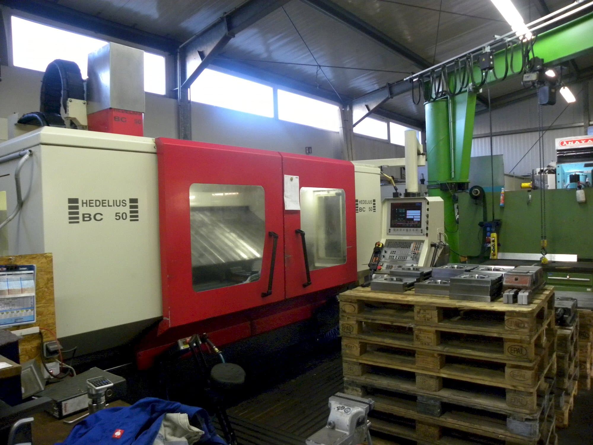 Čelní pohled na HEDELIUS BC-50 stroj