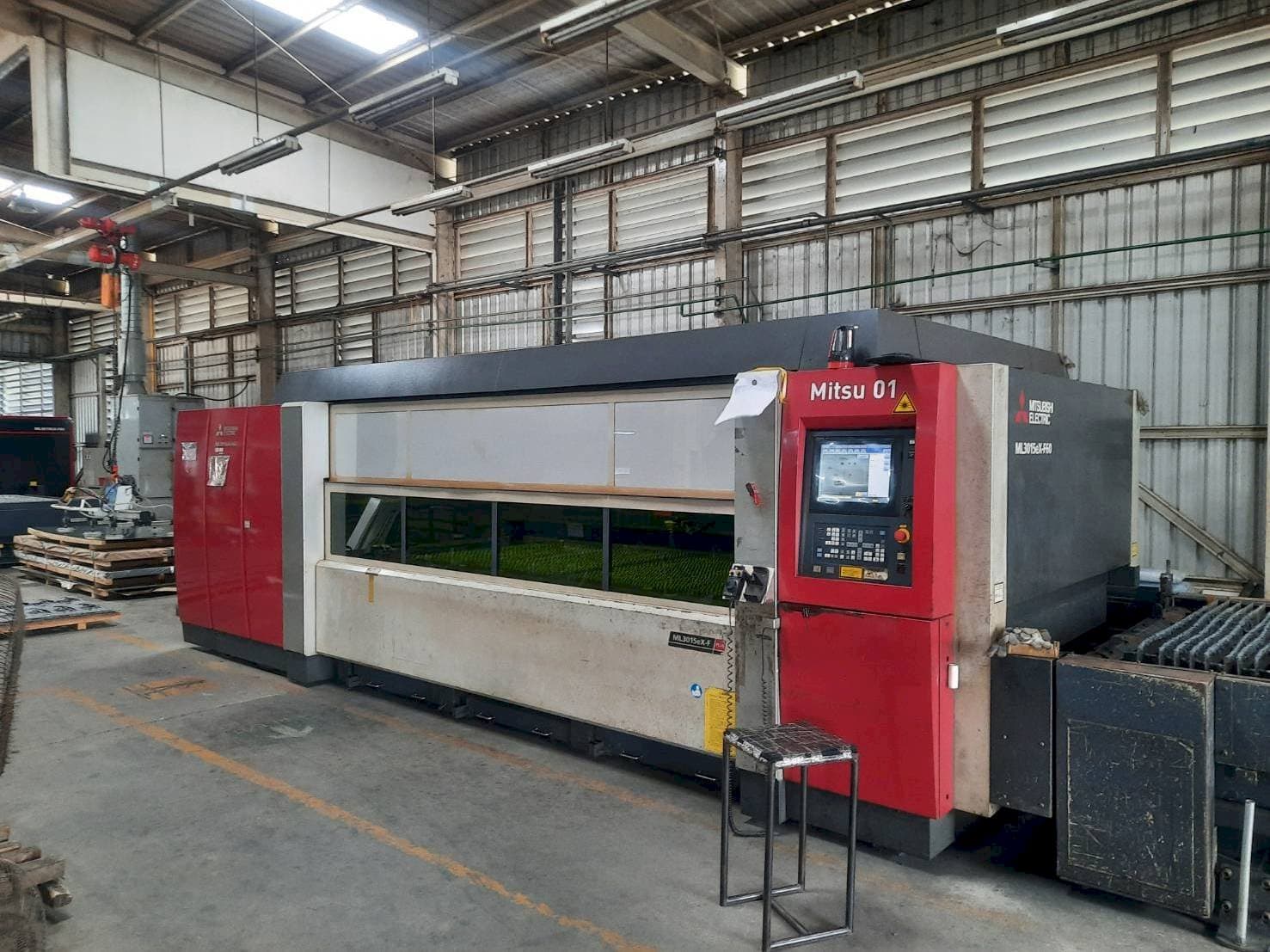 Čelní pohled na Mitsubishi ML3015eX F60 stroj