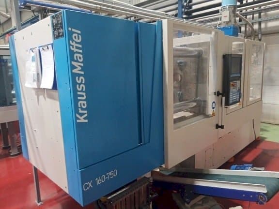 Čelní pohled na Krauss Maffei KM 160-750 CX stroj