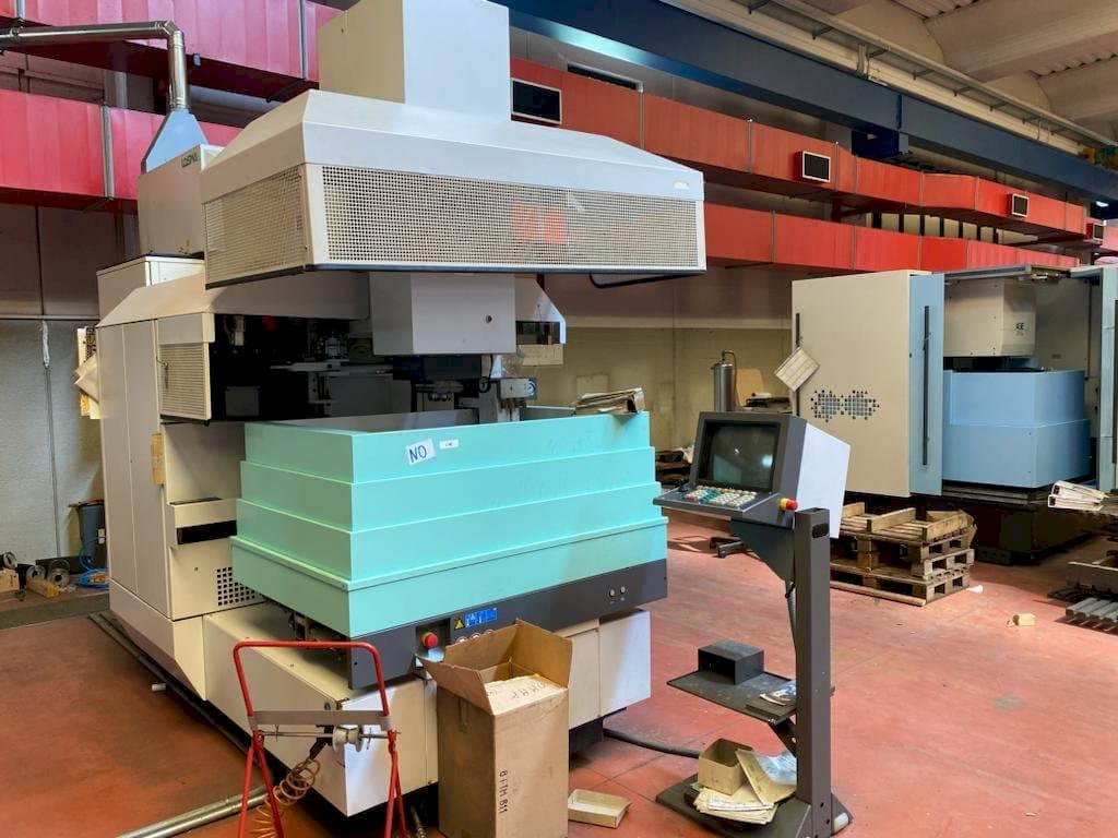 Čelní pohled na AGIE AGIETRON INTEGRAL 3 stroj