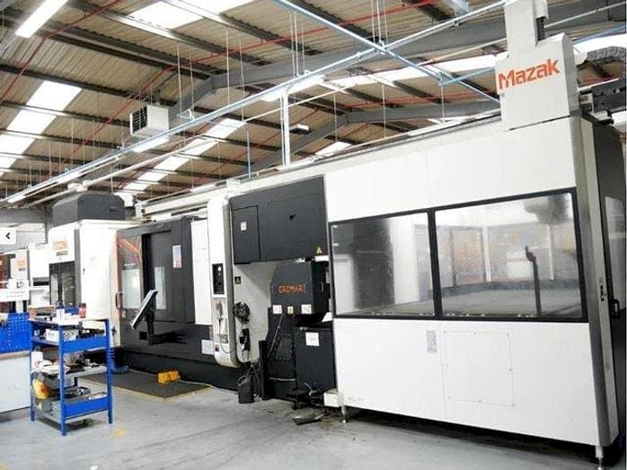 Čelní pohled na Mazak INTEGREX i-400 ST stroj