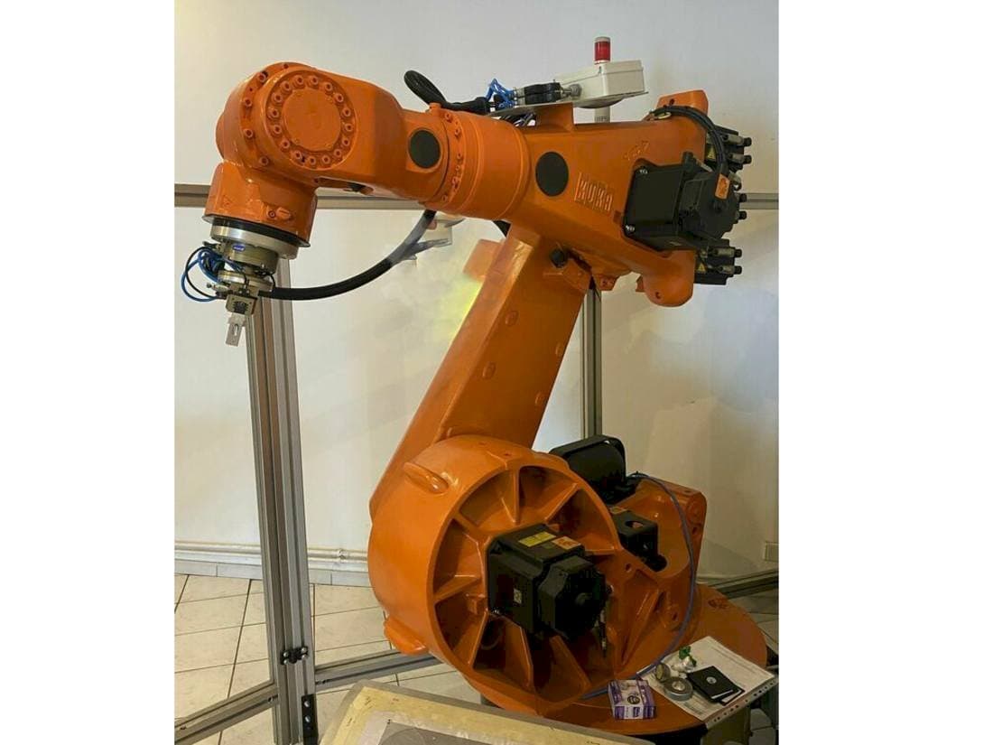 Čelní pohled na KUKA KR150L150SP/2 stroj
