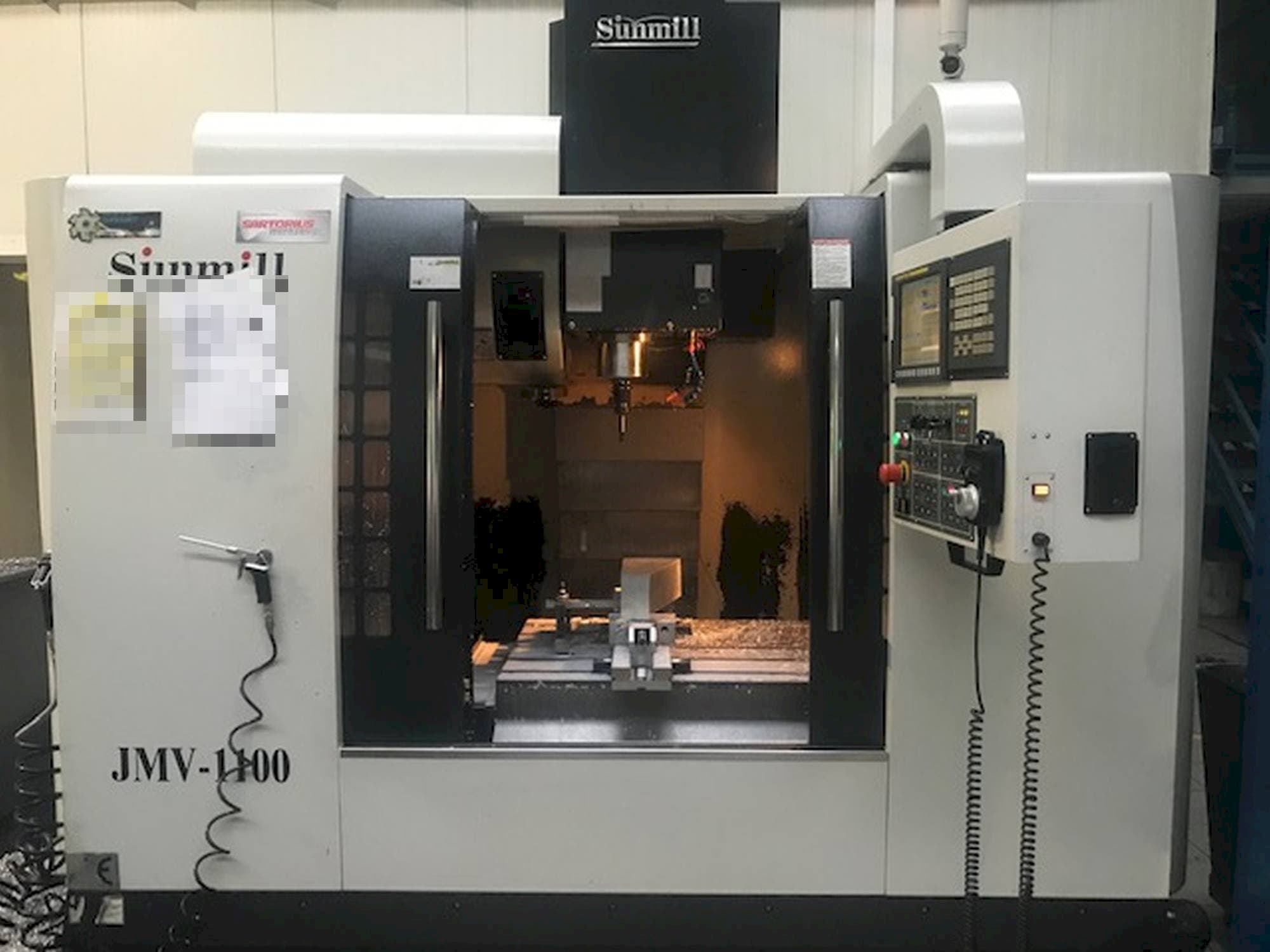 Čelní pohled na SUNMILL JMV-1100 stroj