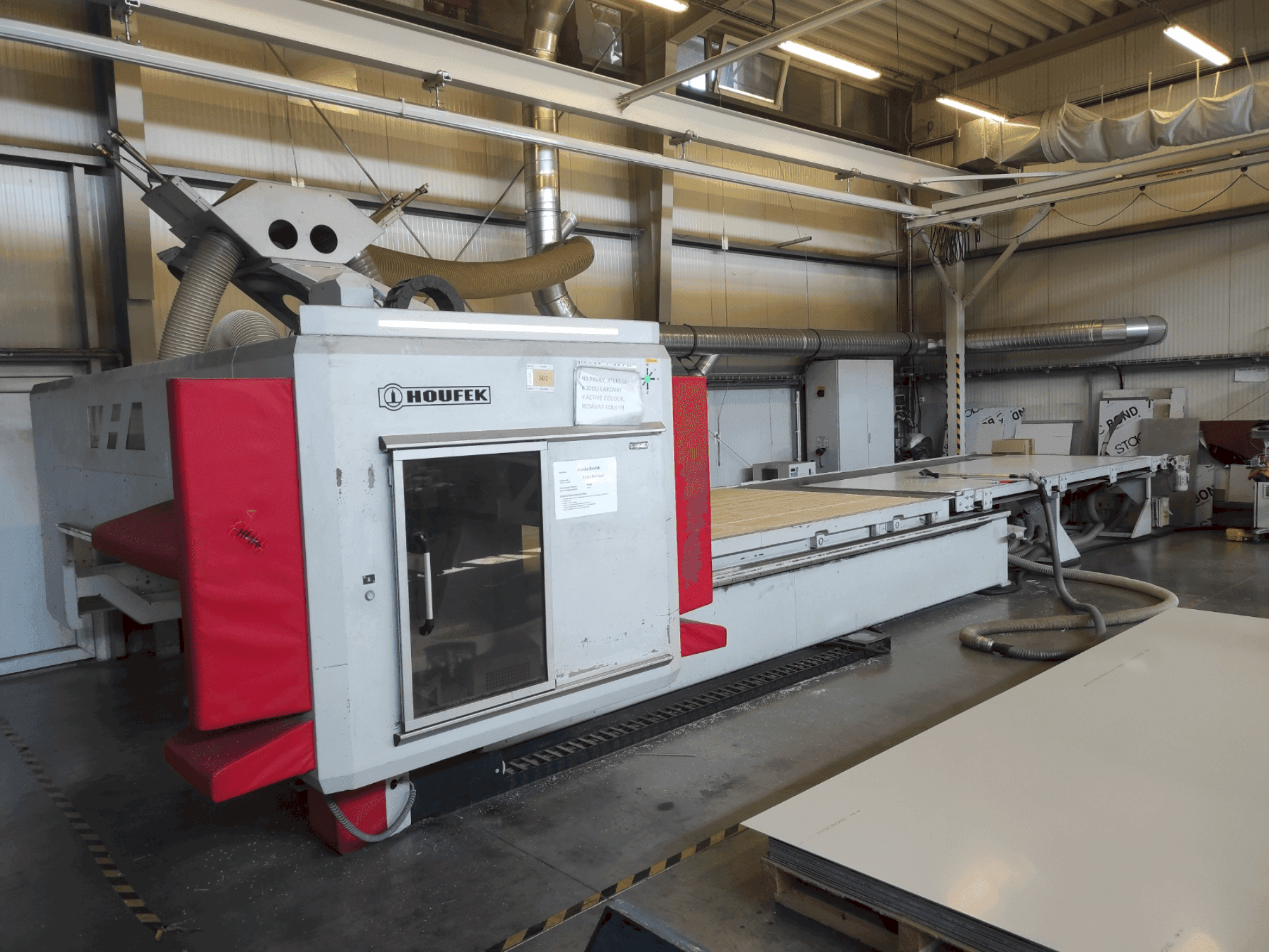 Čelní pohled  na Houfek Scorpion 422102-R3  stroj