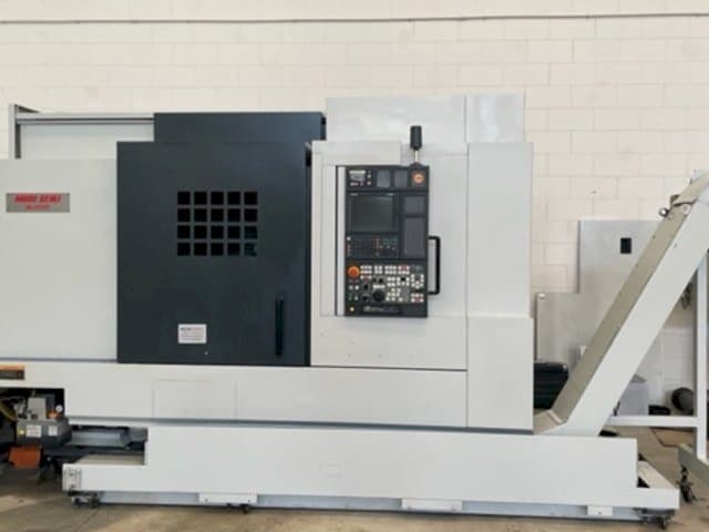 Čelní pohled na MORI SEIKI NL 3000Y/700 stroj