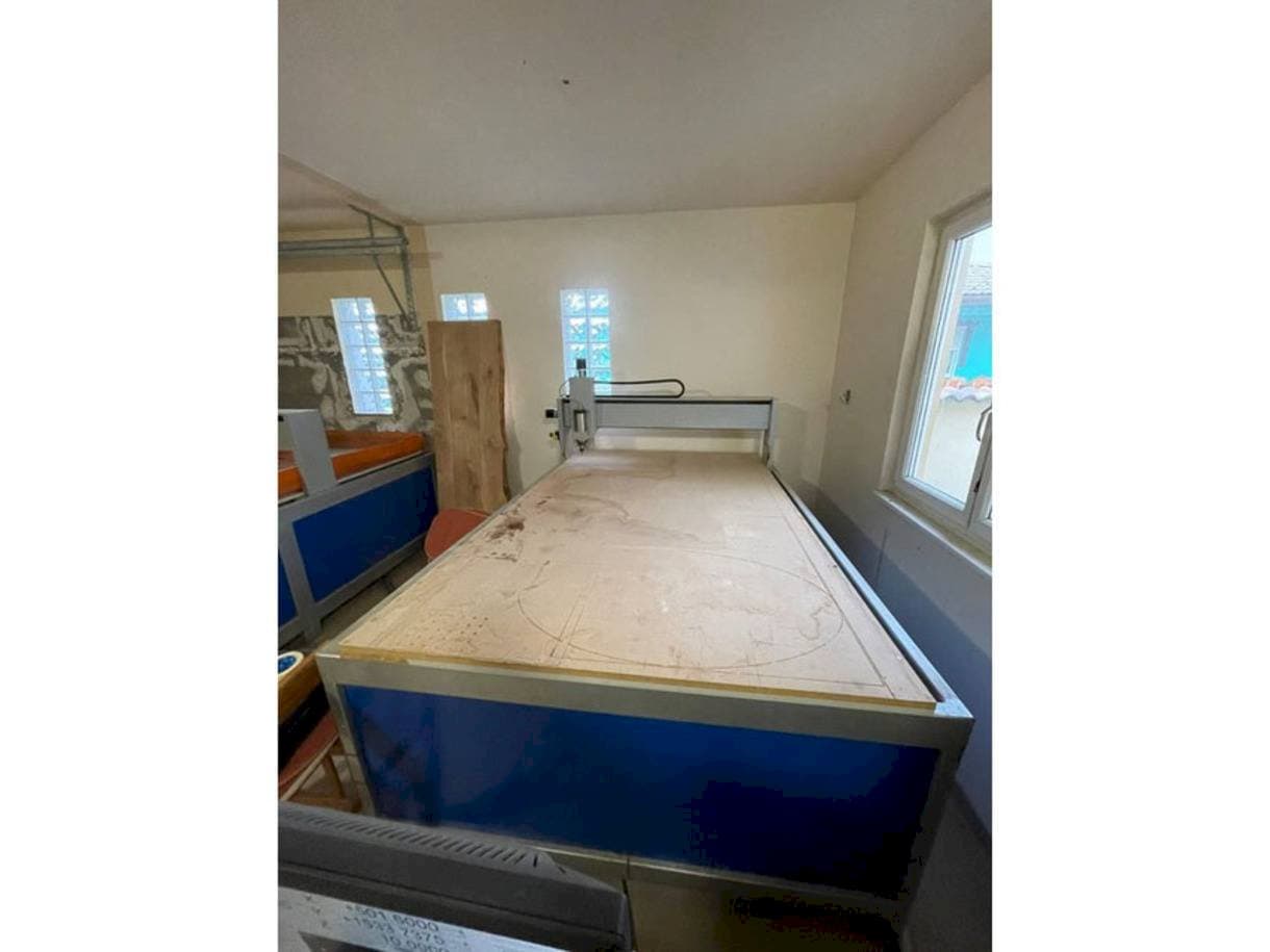 Čelní pohled  na ALTMAN T2  stroj