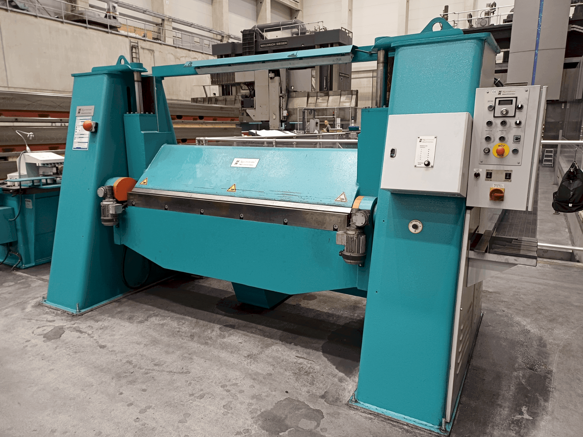 Čelní pohled na DR. HOCHSTRATE 2000/6 stroj