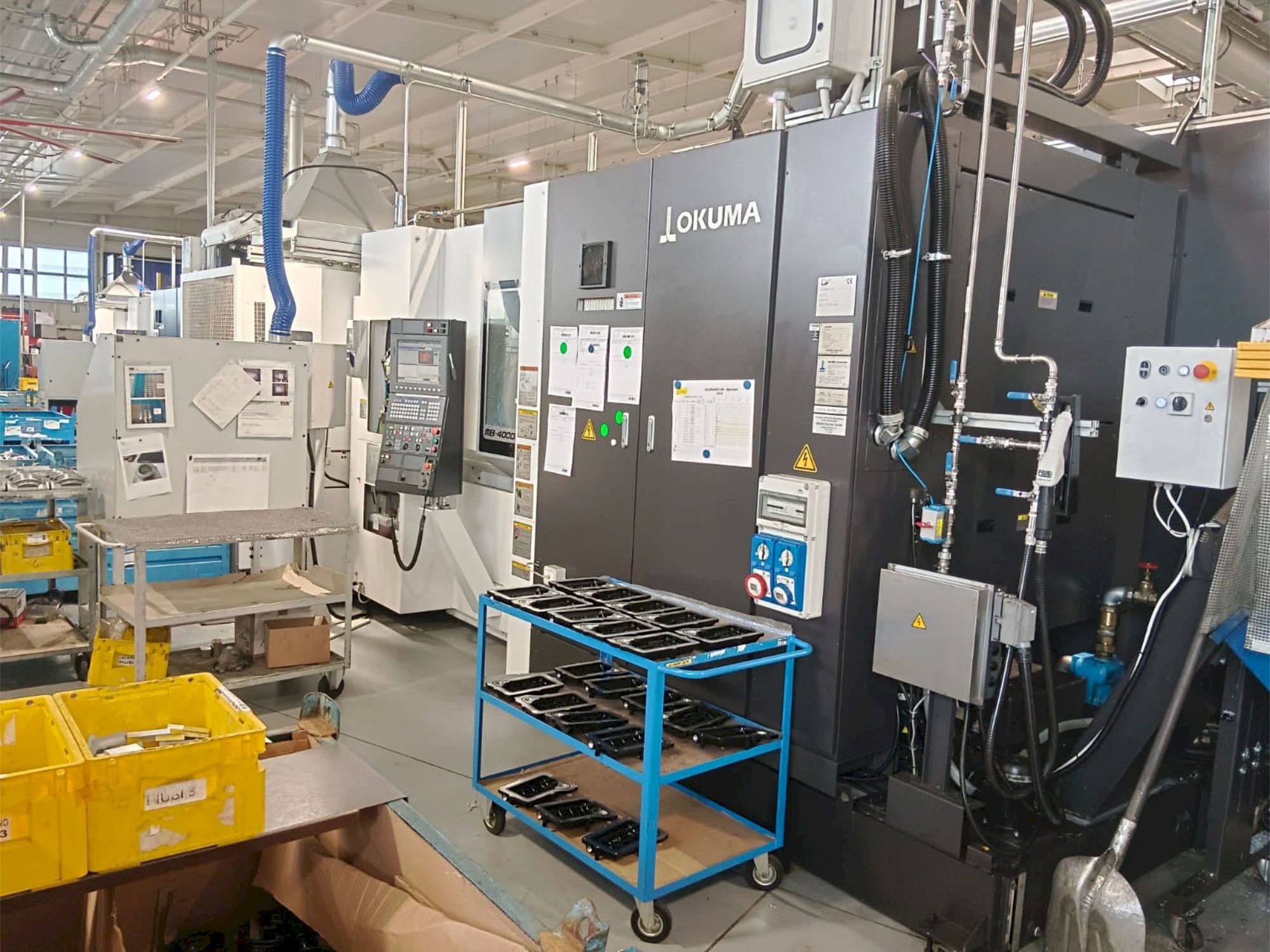 Čelní pohled na Okuma MB-4000H stroj