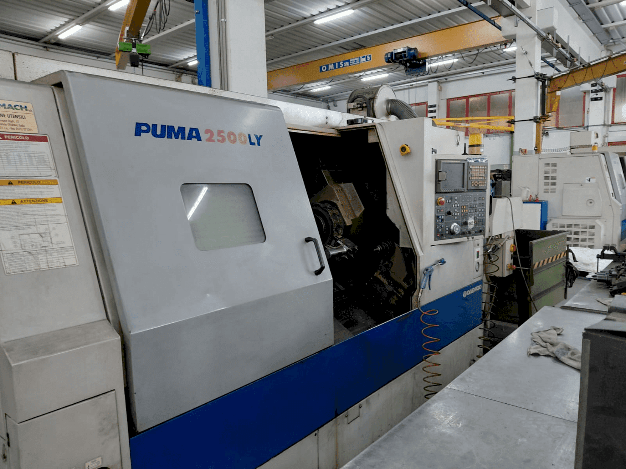Čelní pohled na DOOSAN Puma 2500 LY stroj