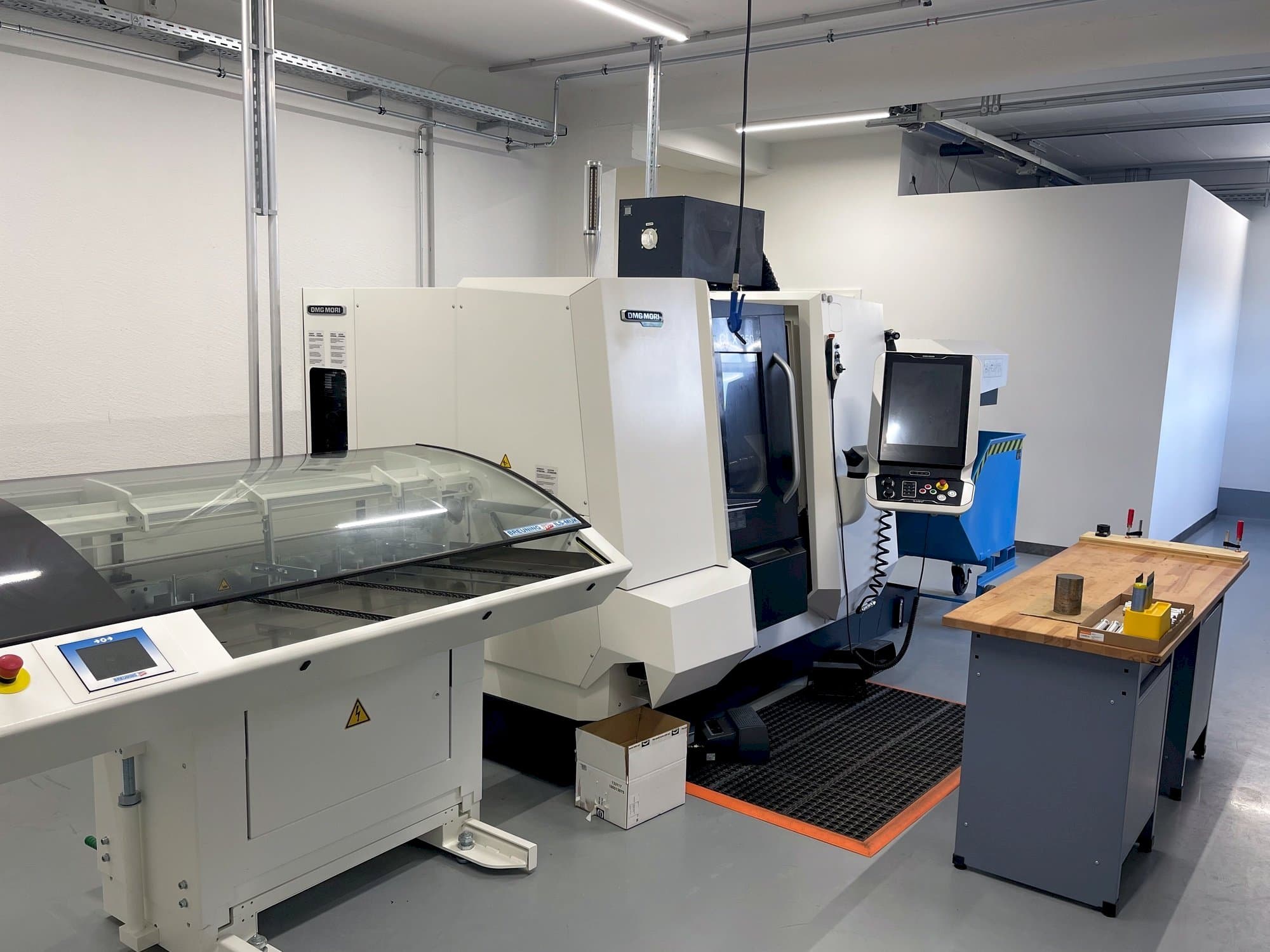 Čelní pohled na DMG Mori Seiki CLX 350 V6 stroj