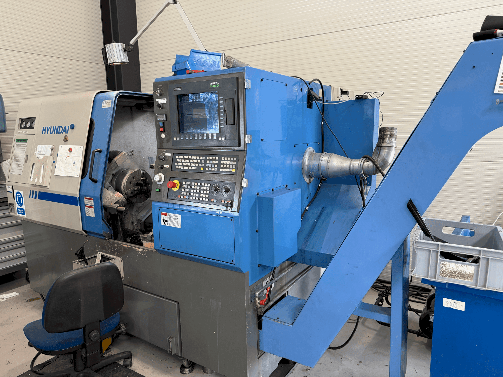 Čelní pohled na Hyundai HIT 20 M stroj