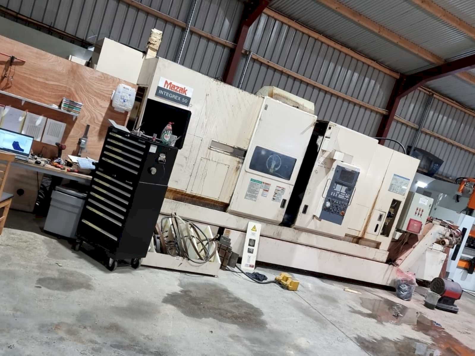 Čelní pohled  na Mazak Integrex 50YR-1500U  stroj