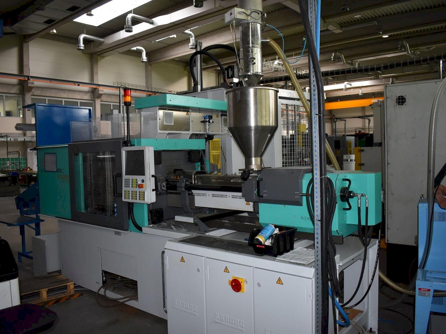 Čelní pohled na Arburg ALLROUNDER 470 C 1500 - 400 stroj