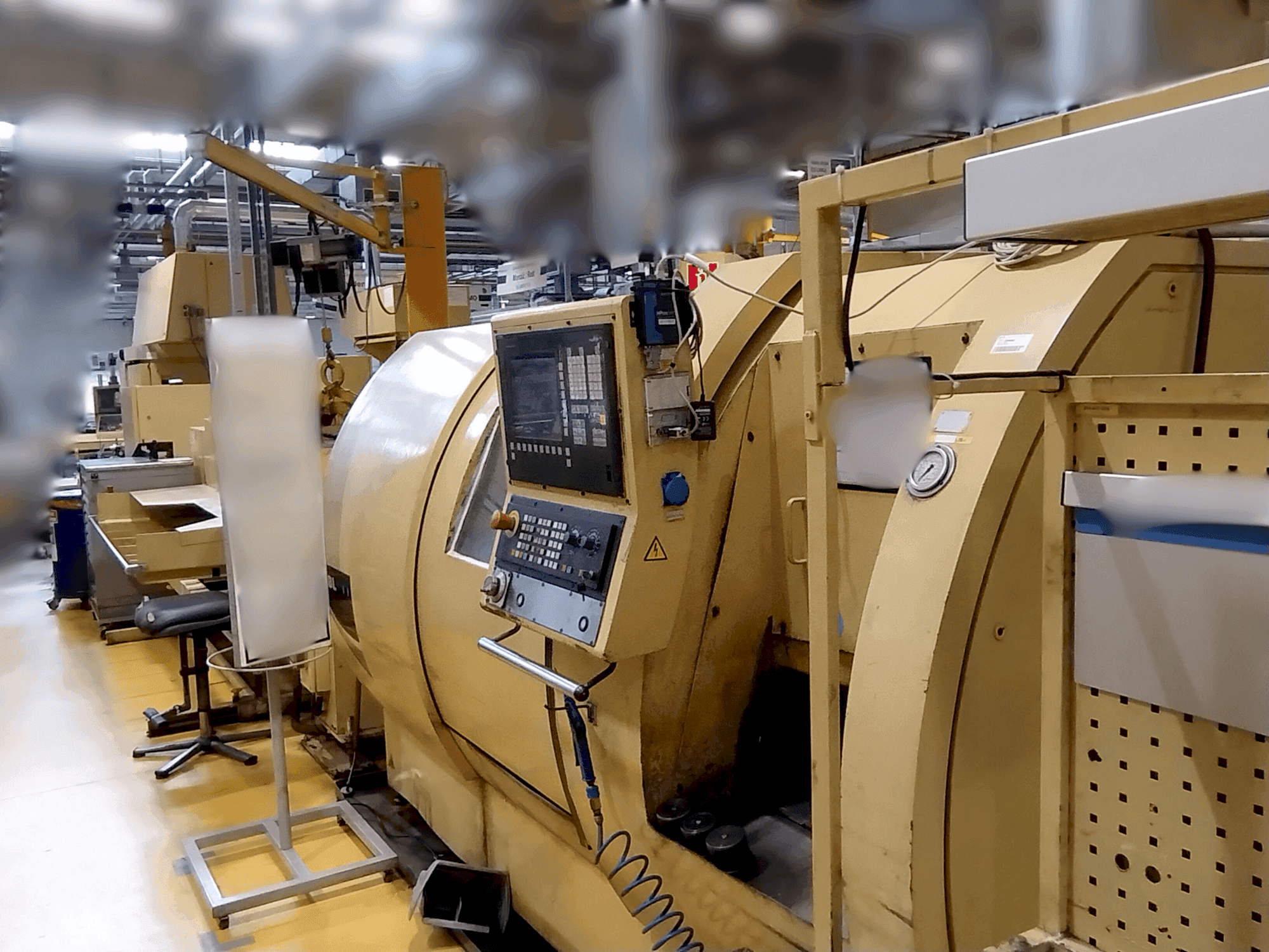 Čelní pohled na TRENS SBL 500 CNC stroj