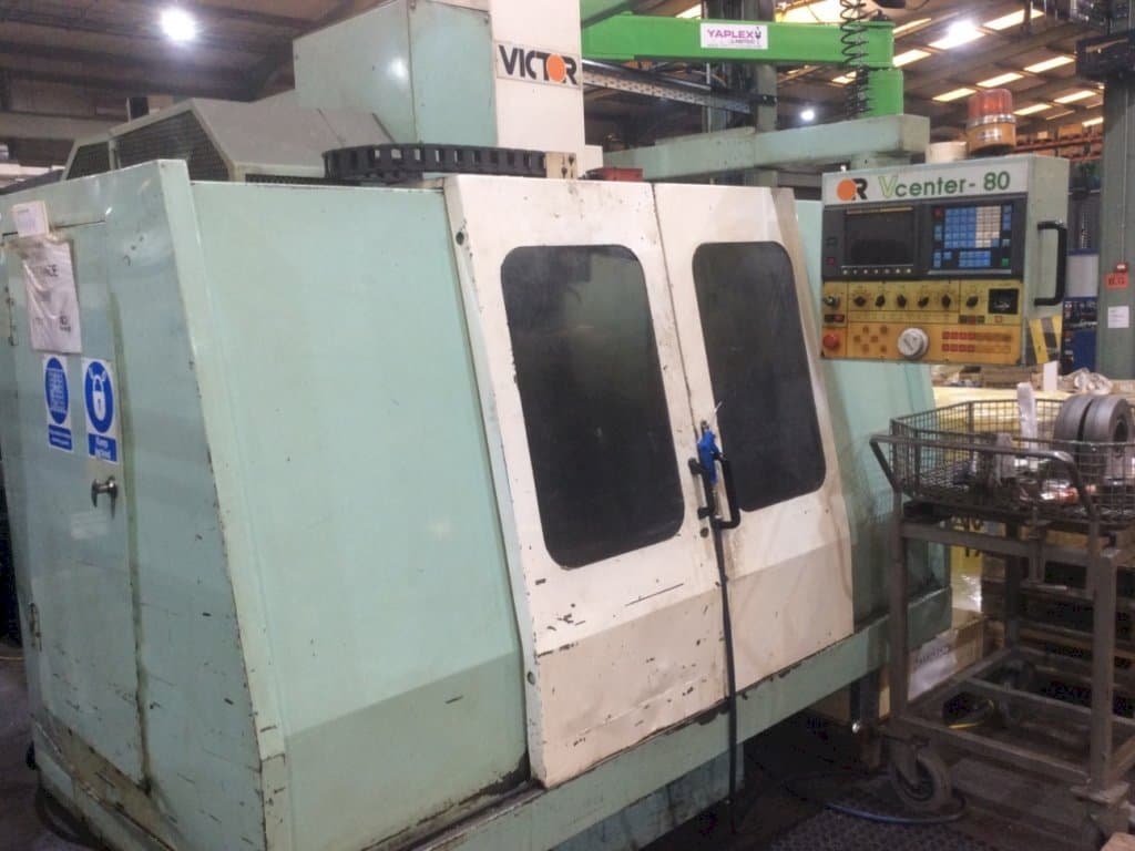 Čelní pohled na Victor V Centre-80 stroj