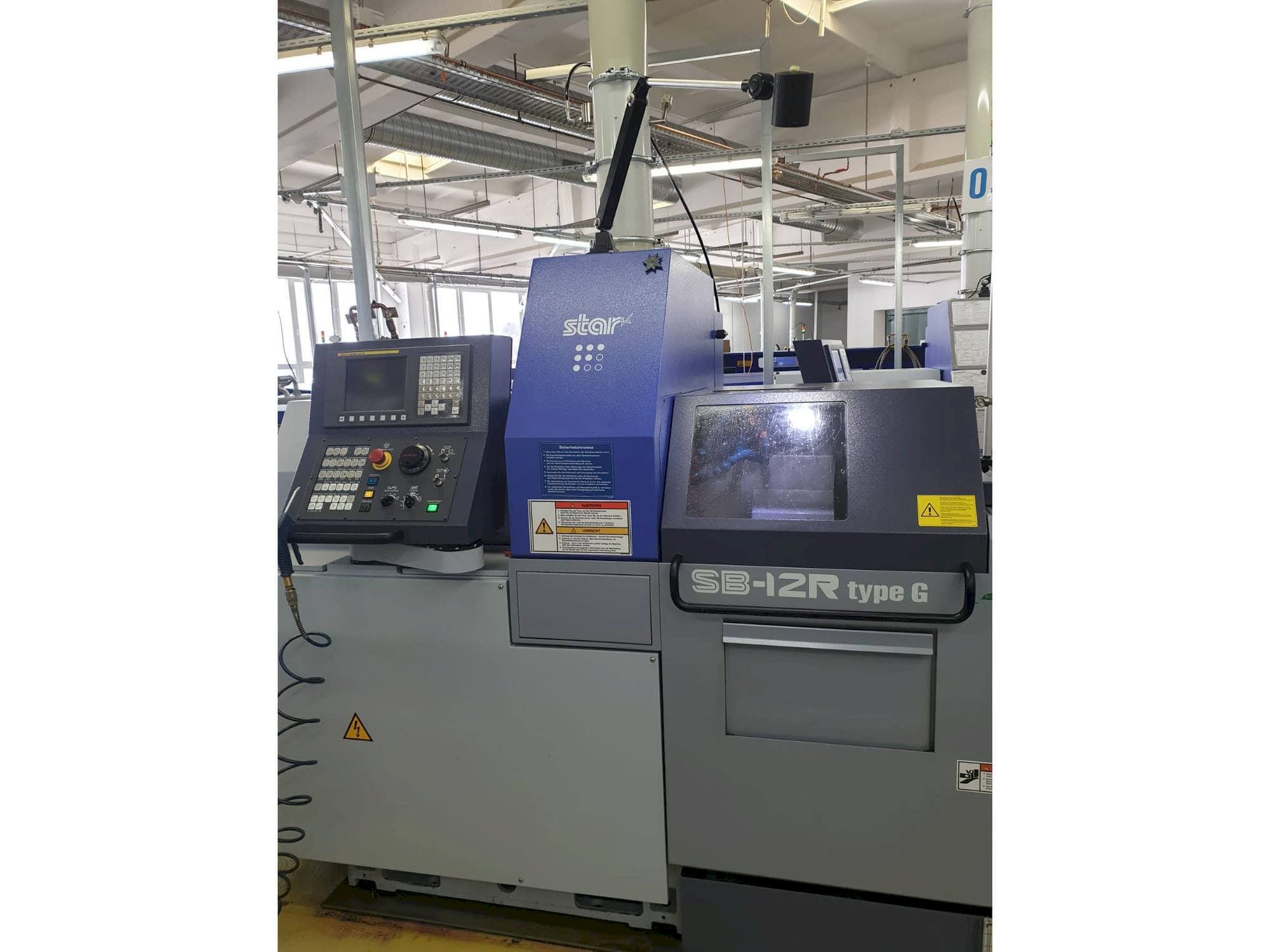 Čelní pohled na Star SB12 RG stroj