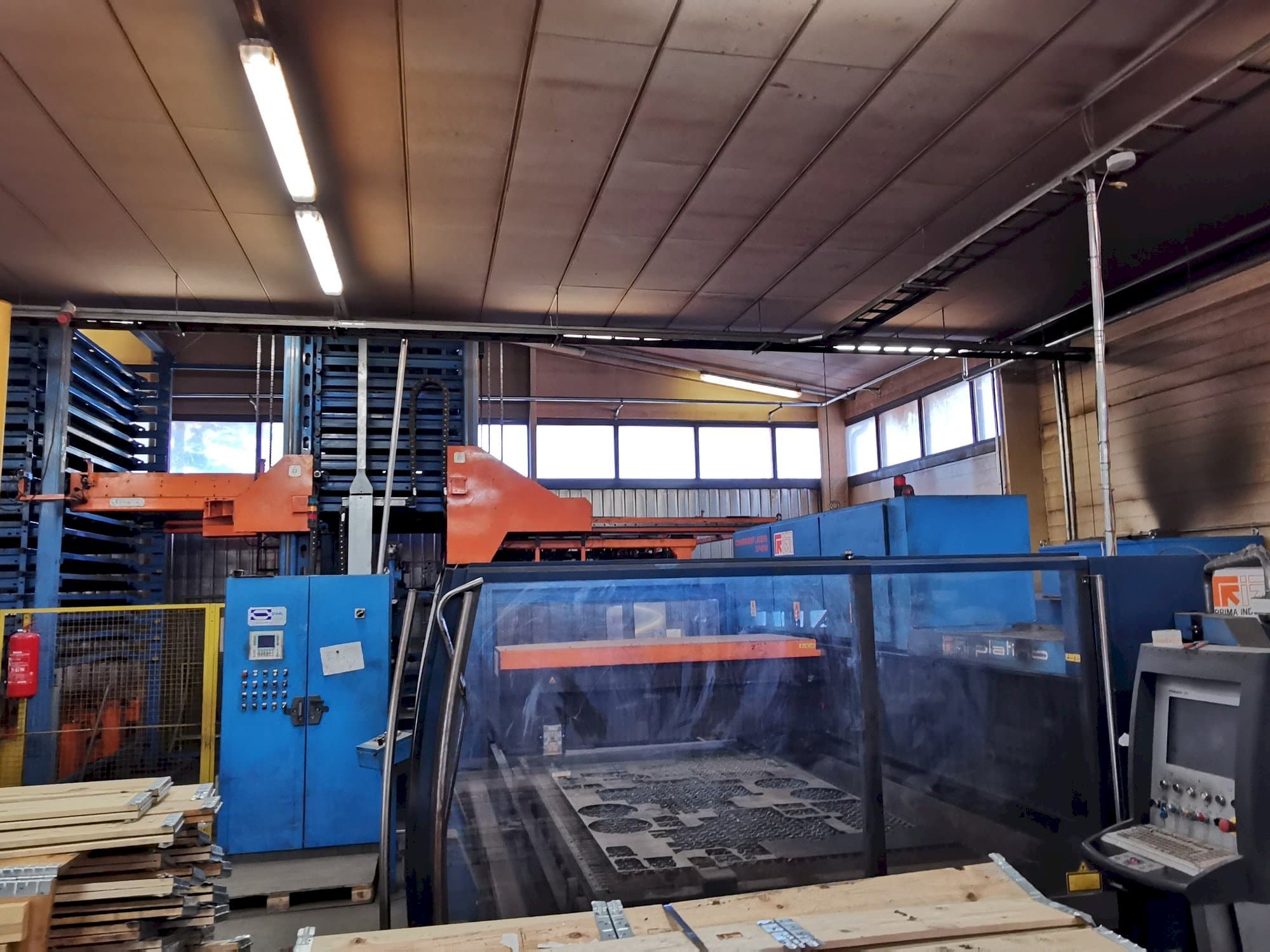 Čelní pohled na Prima Industrie Platino 1530 stroj