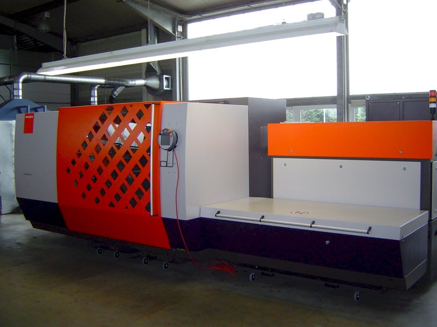 Čelní pohled na Bystronic ByVention 3015 stroj