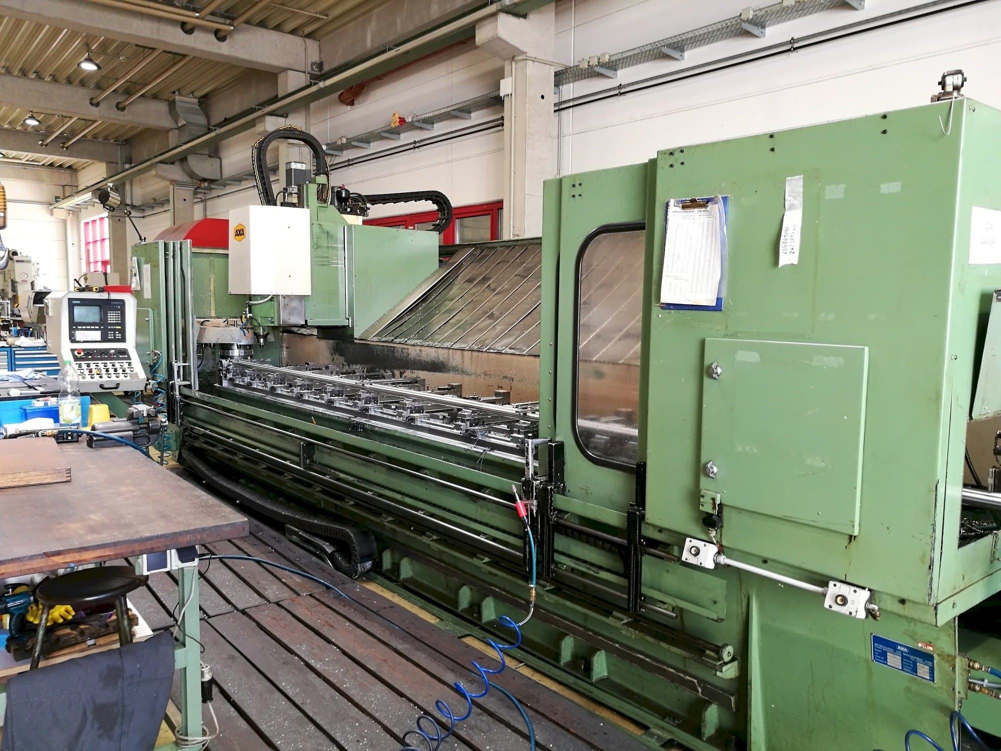 Čelní pohled na AXA VSC 3 stroj