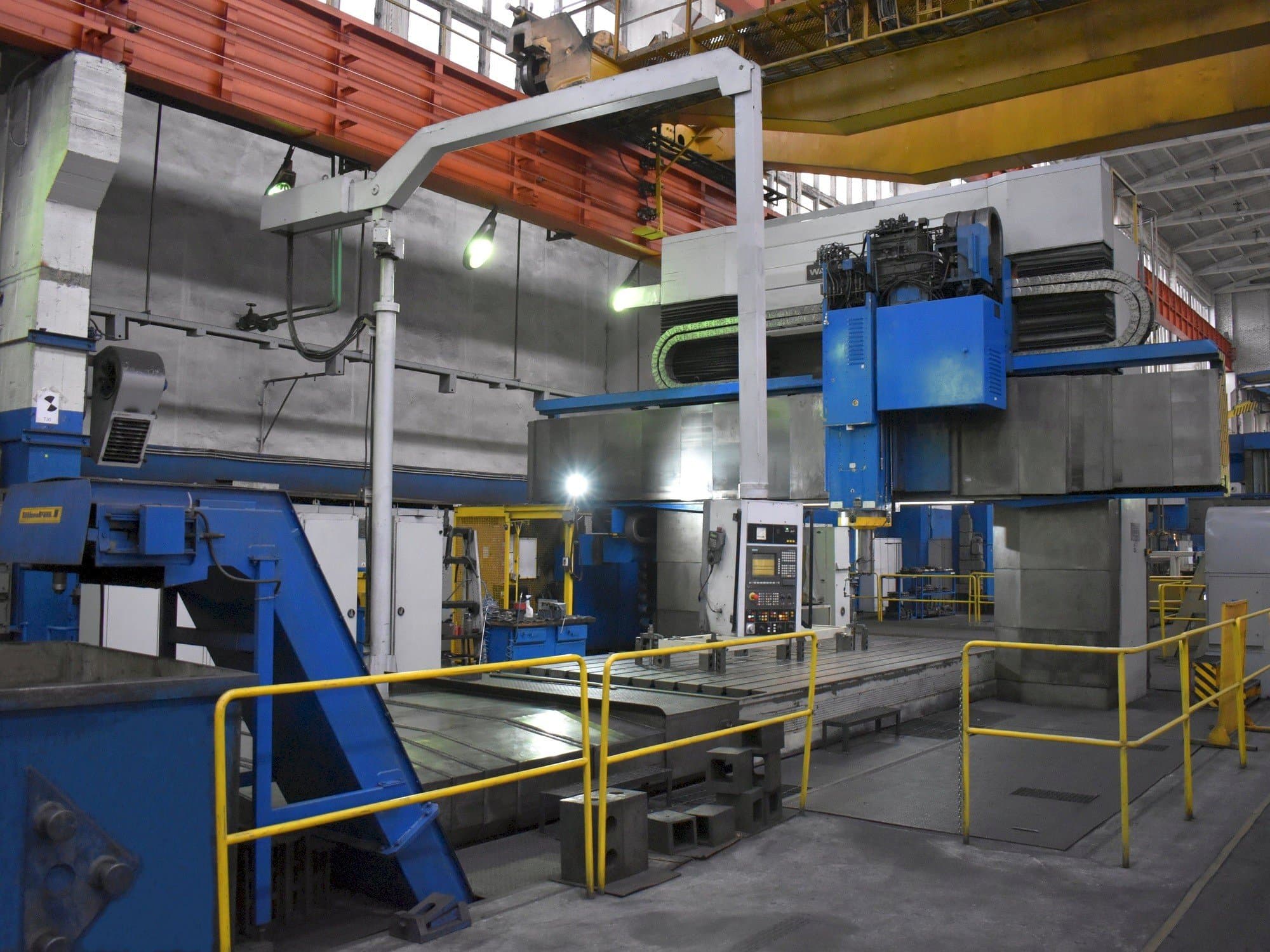 Čelní pohled na WALDRICH COBURG 17S 10FP 300 NC stroj