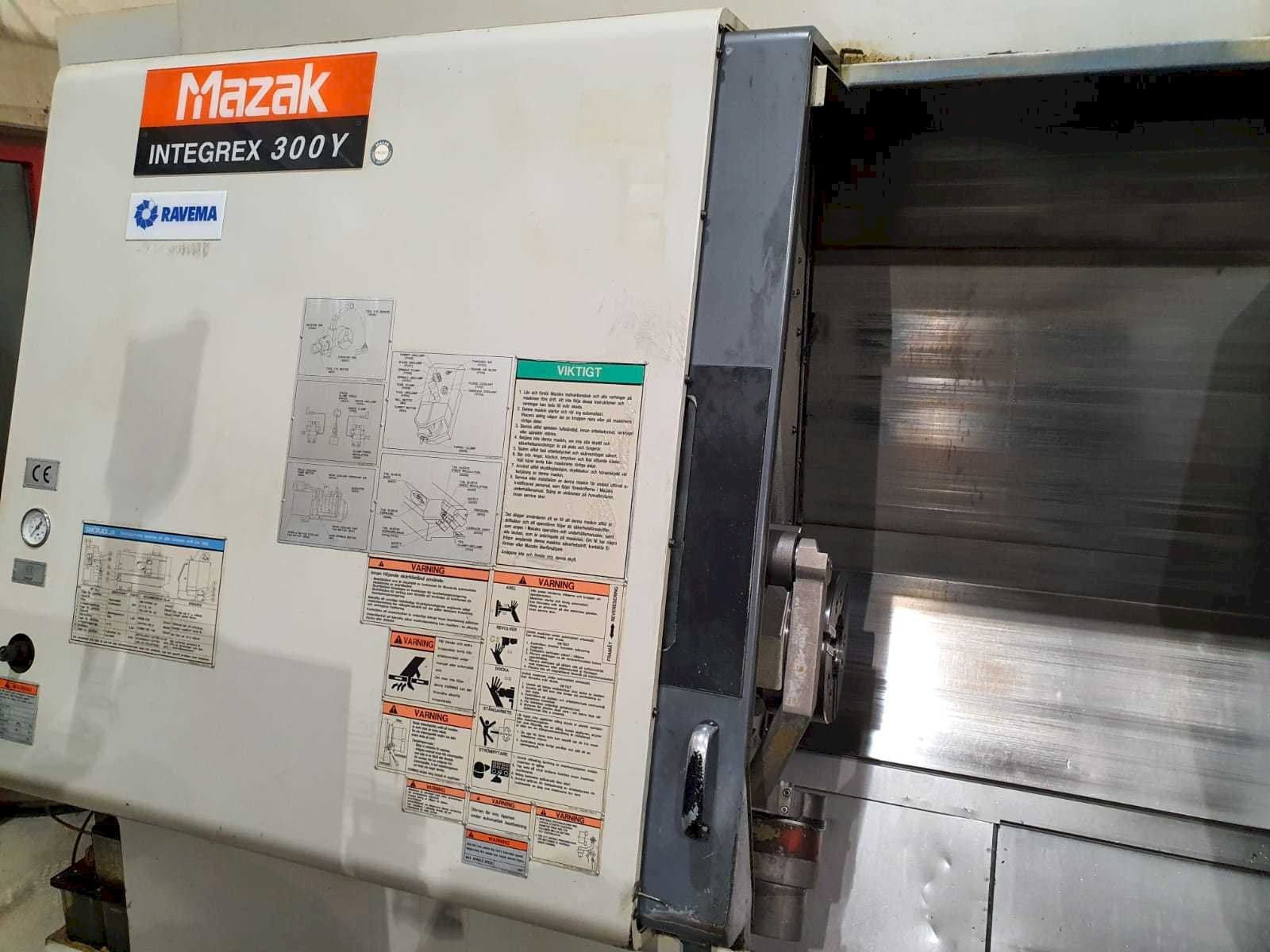 Čelní pohled na Mazak Integrex 300Y stroj