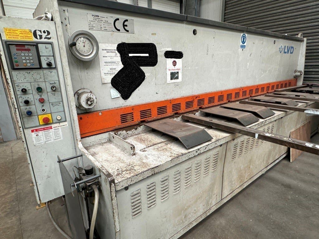 Čelní pohled  na LVD HST-C 40/6  stroj