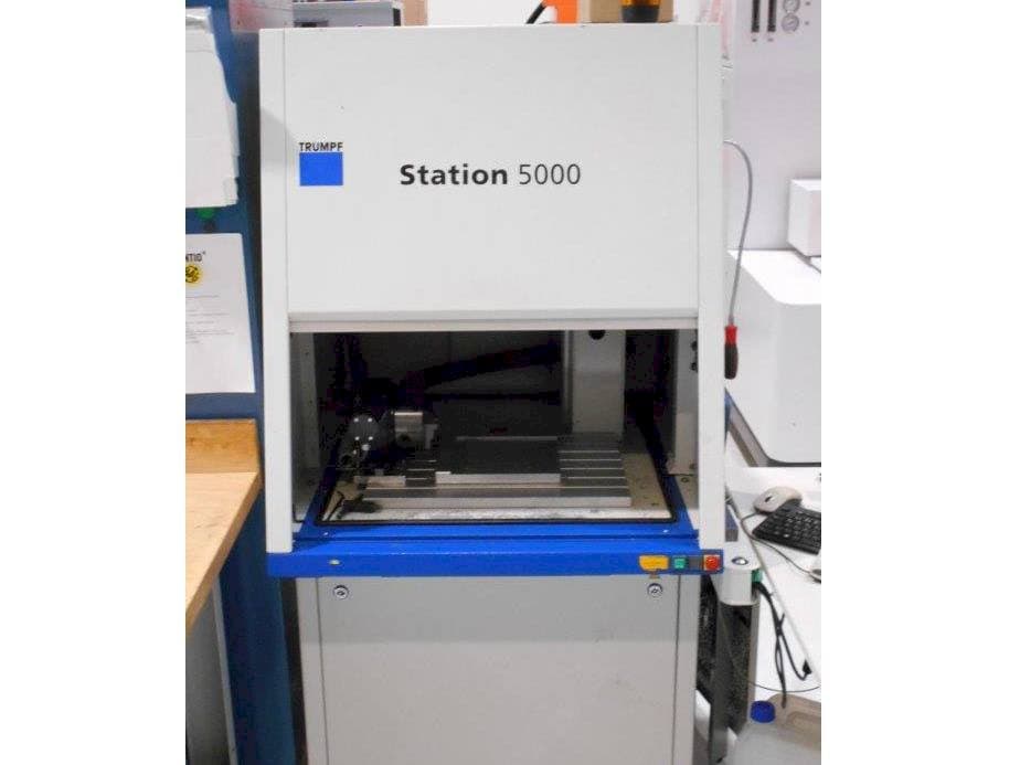 Čelní pohled  na Trumpf TruMark 5000  stroj