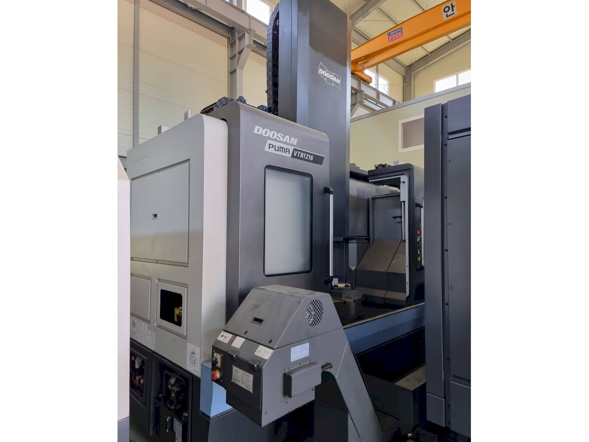 Čelní pohled na Puma VTR 1216 stroj