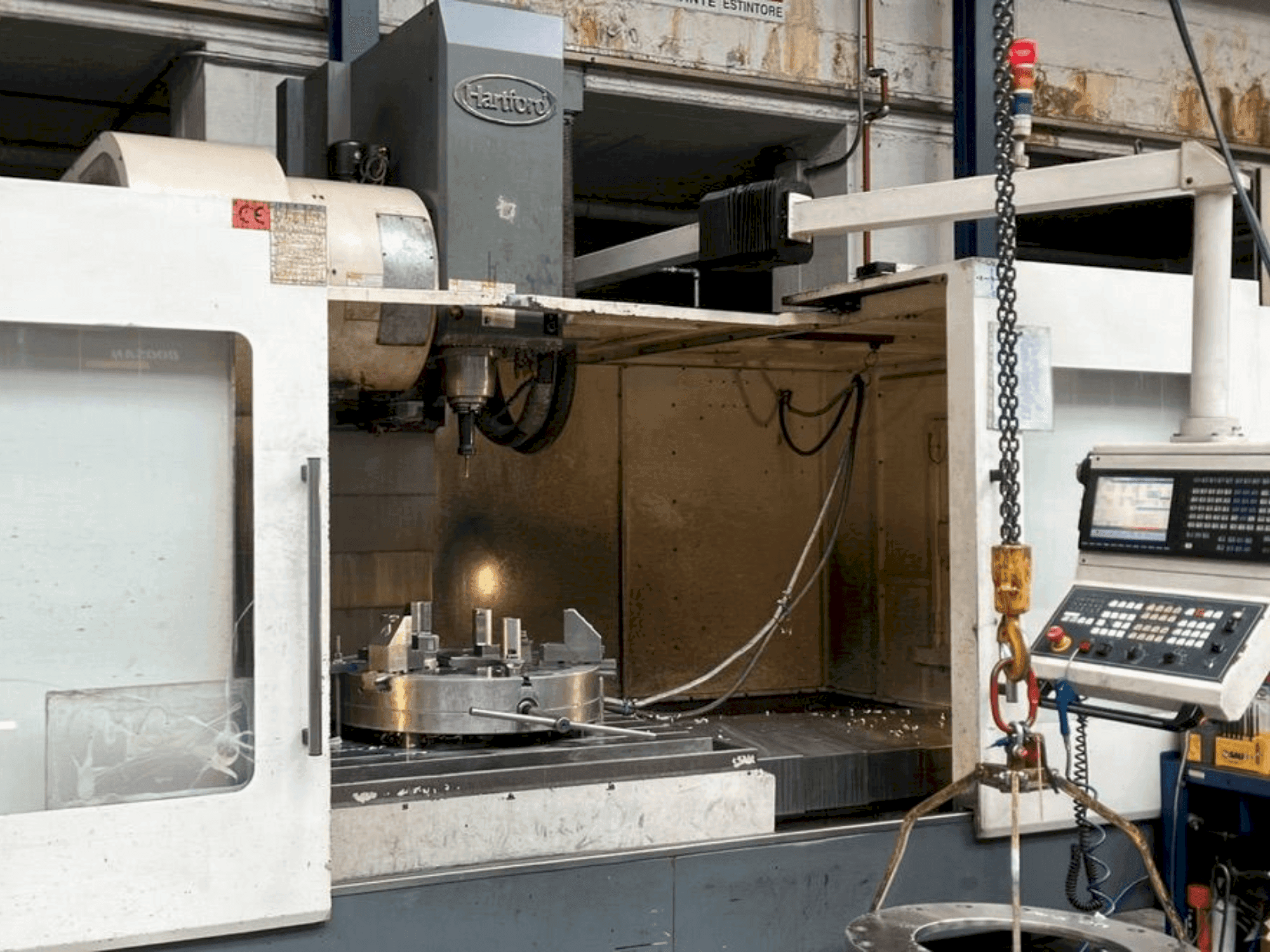 Čelní pohled na HARTFORD HCMC 18 stroj