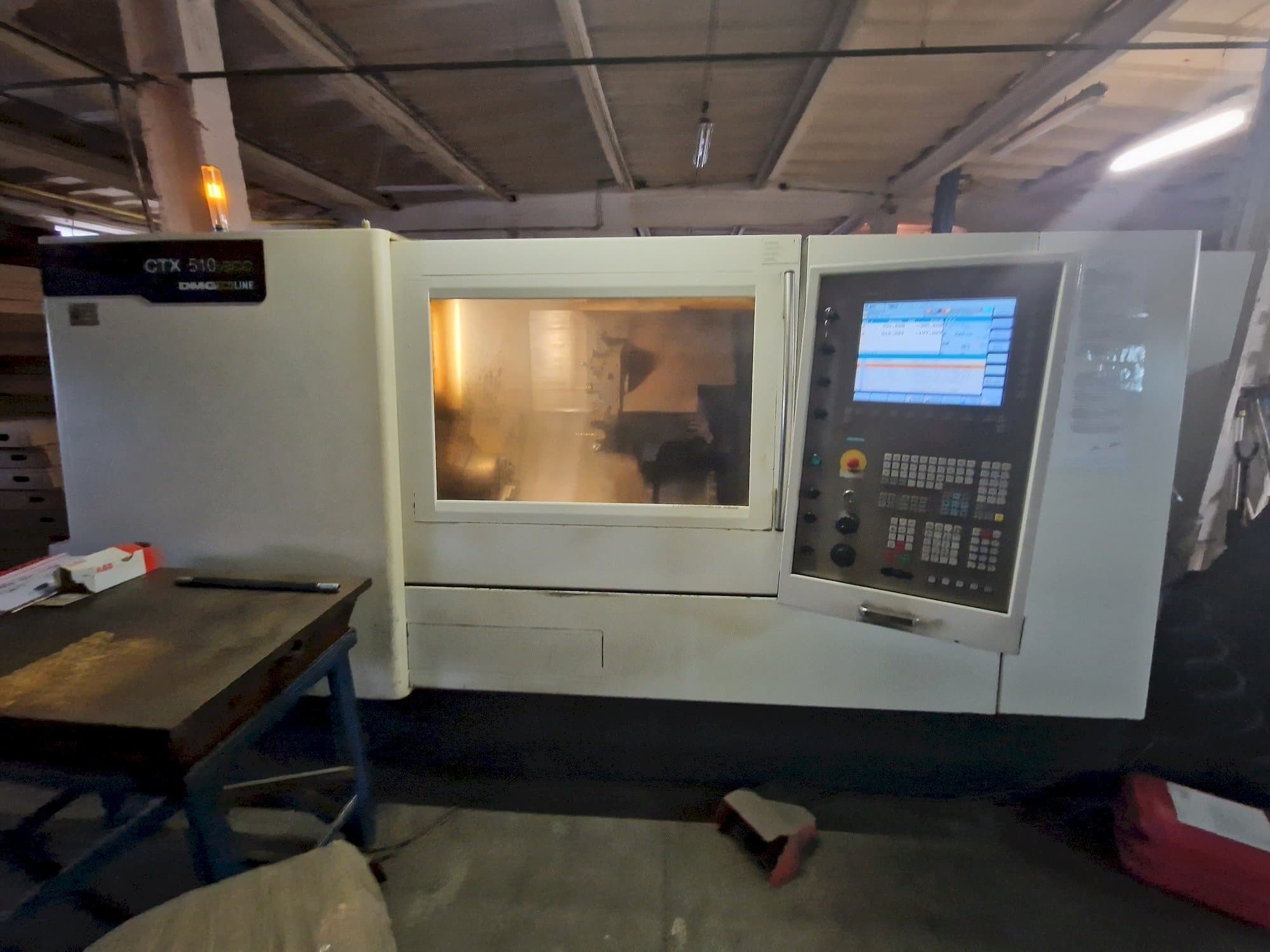 Čelní pohled na DMG CTX 510 eco stroj