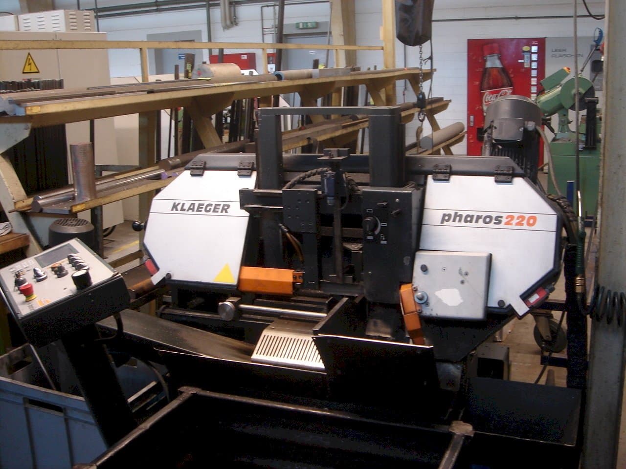 Čelní pohled na Klaeger Pharos 220 stroj