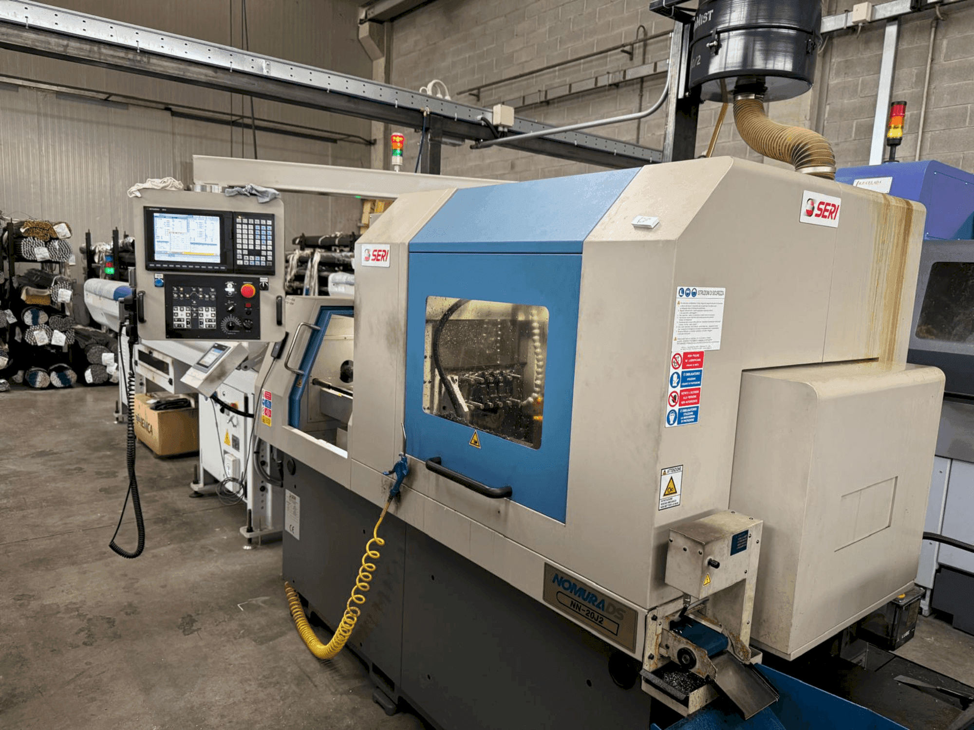 Čelní pohled na NOMURA NN-20J2 stroj