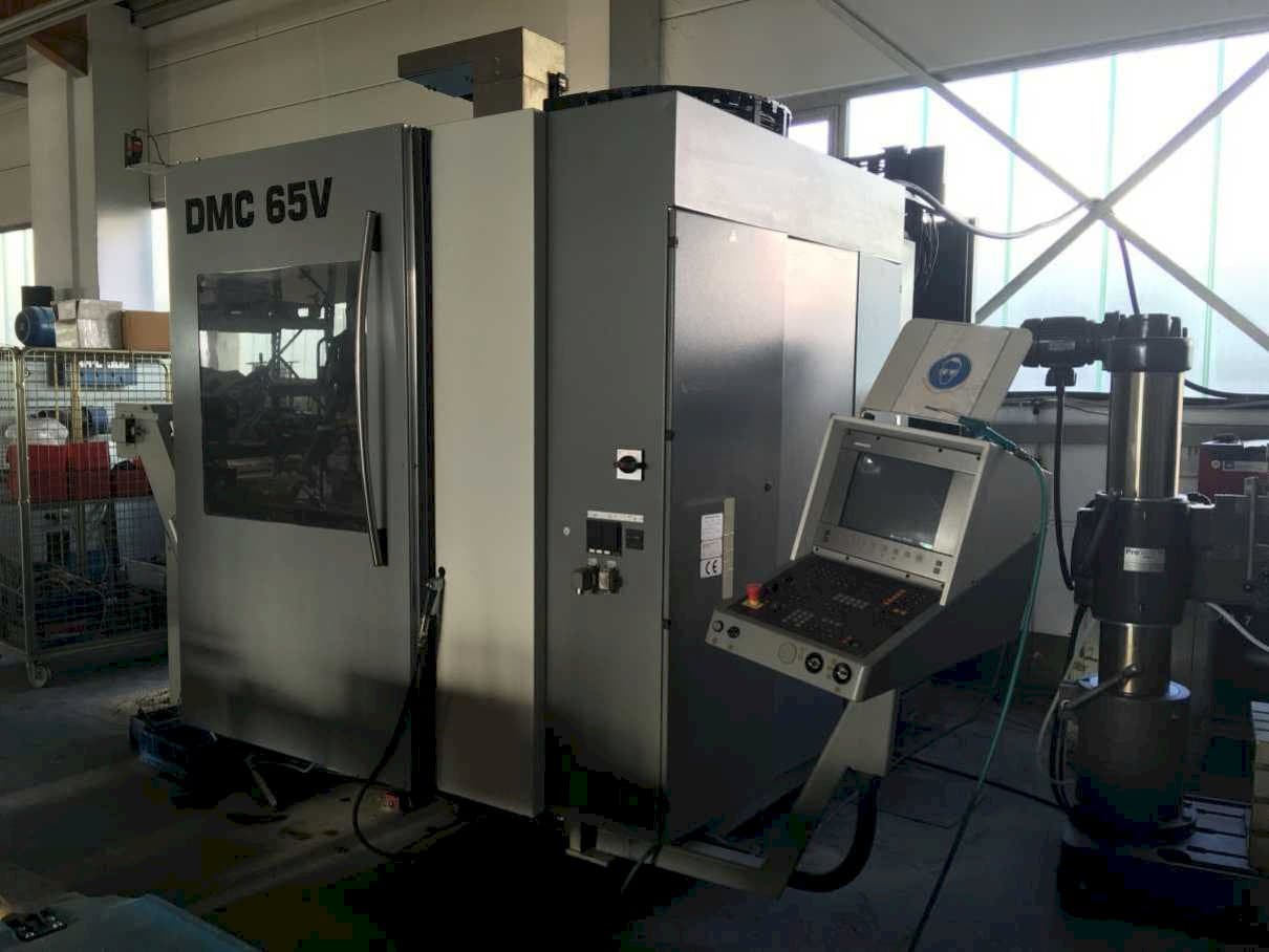 Čelní pohled na DECKEL MAHO DMC65V stroj