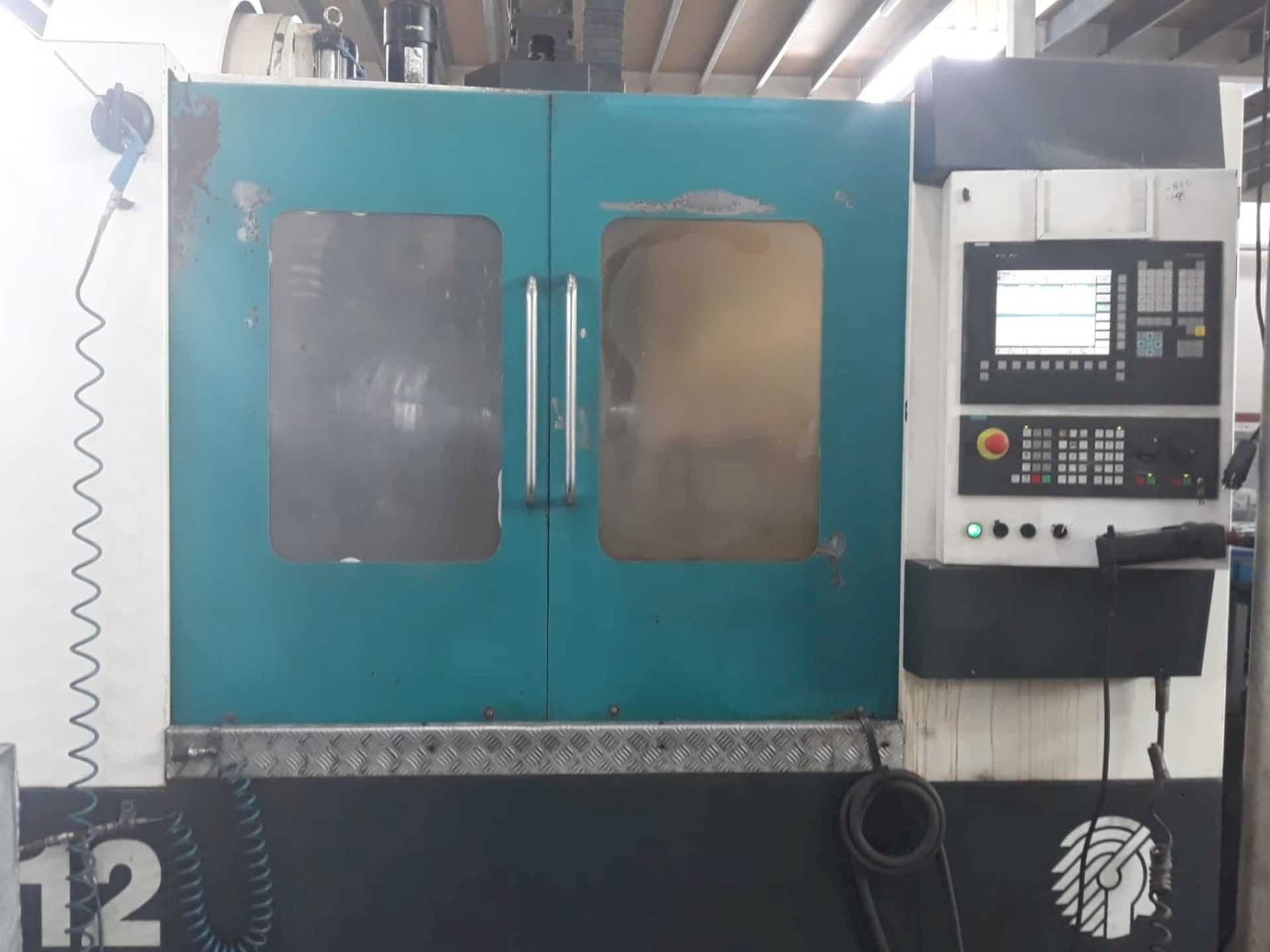 Čelní pohled na Huron VX12 stroj