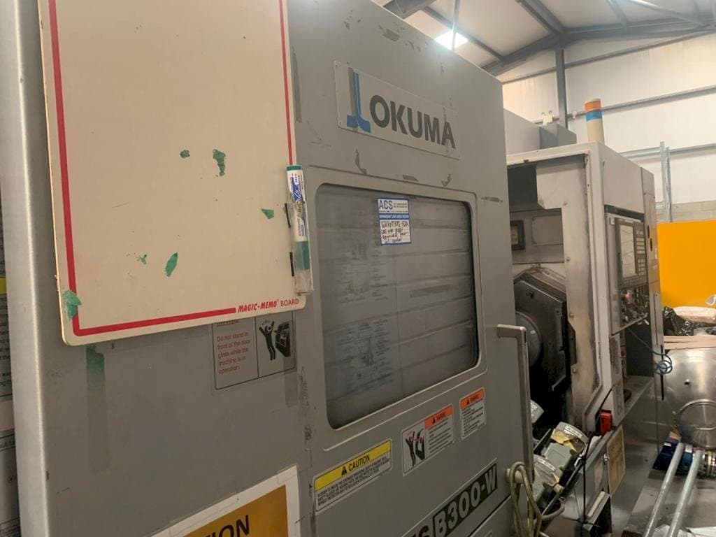 Čelní pohled na Okuma Multus B-300W stroj