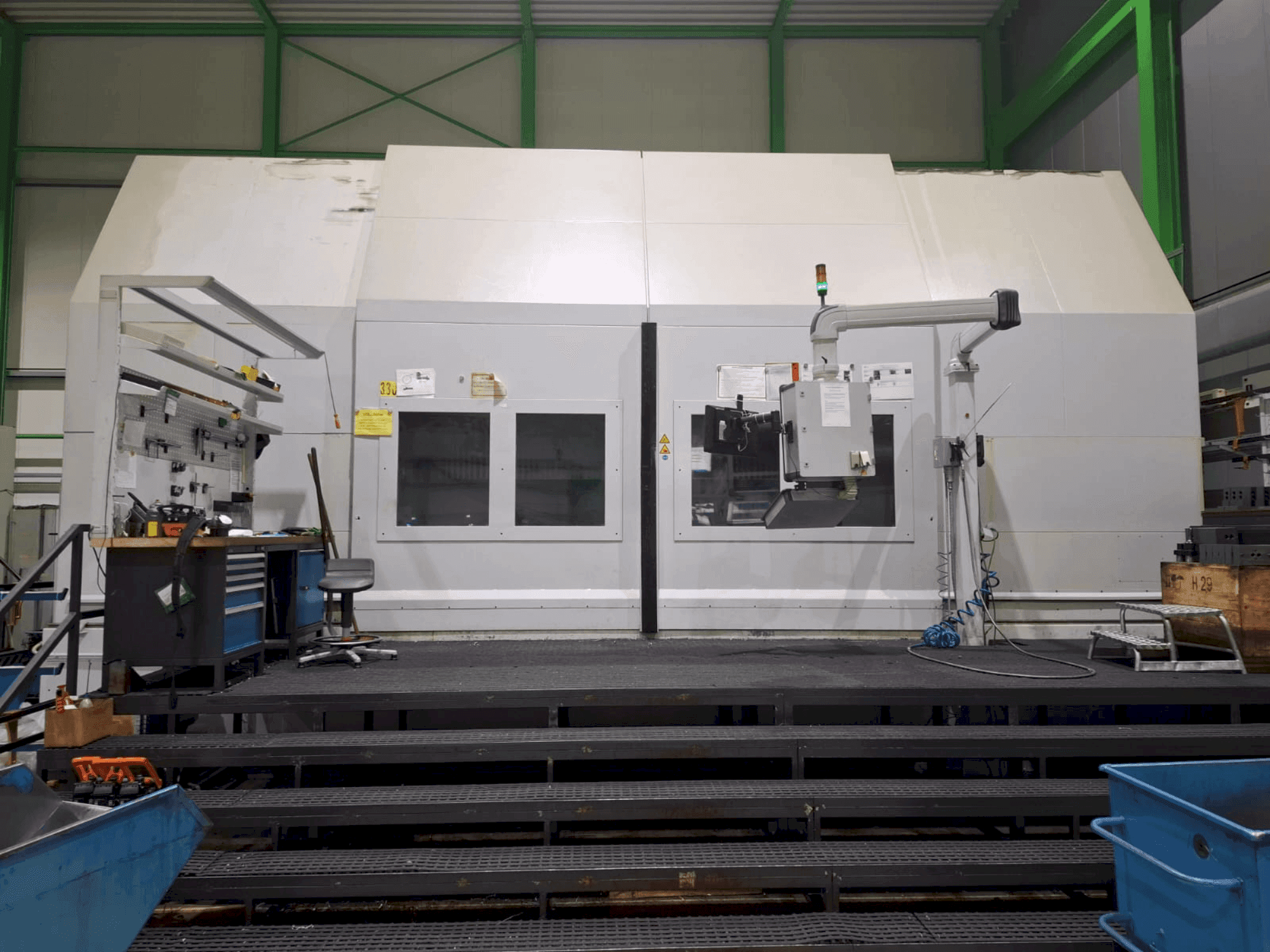 Čelní pohled  na Pittler PV4000  stroj