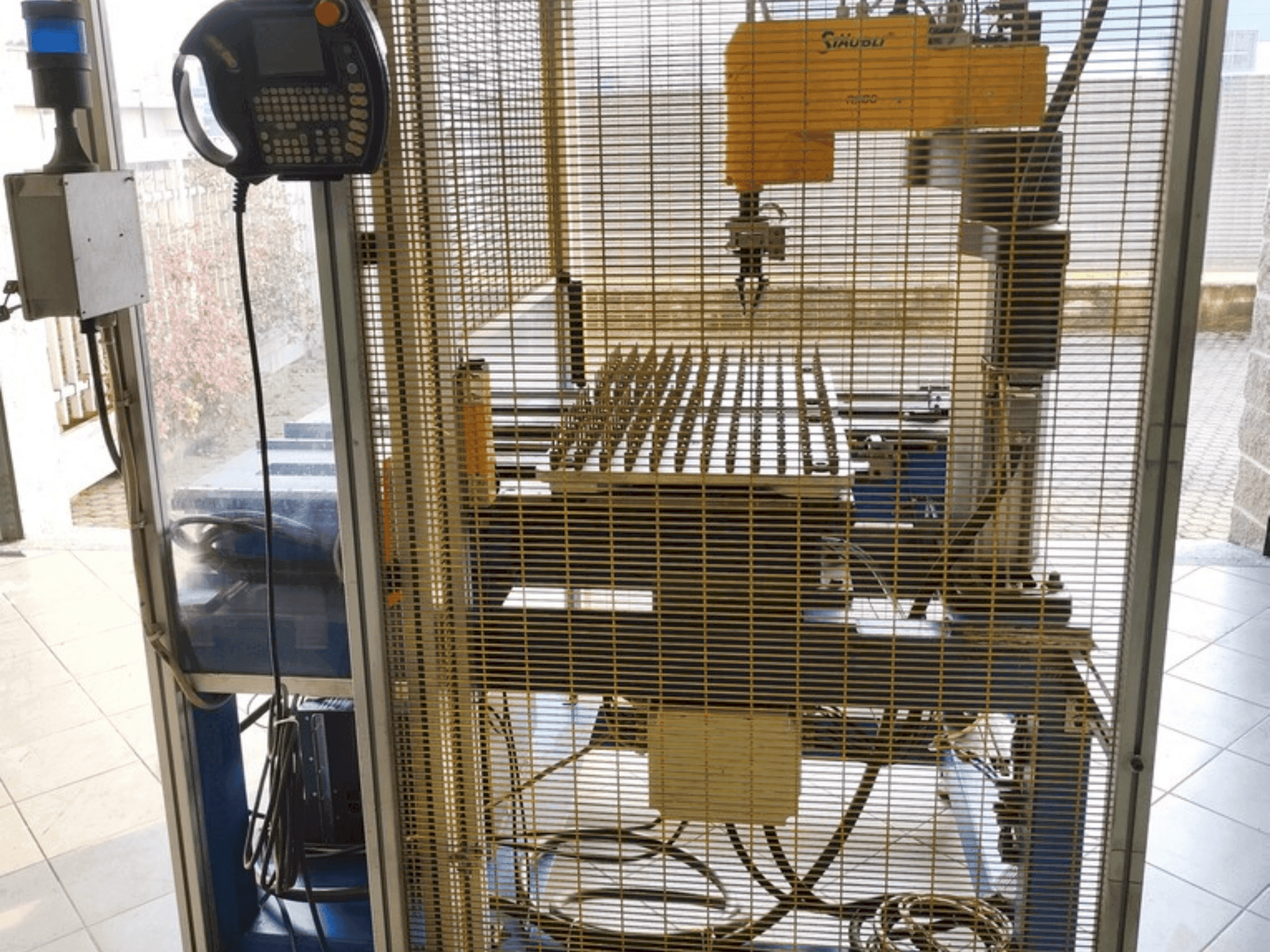 Čelní pohled  na STAUBLI RS80  stroj