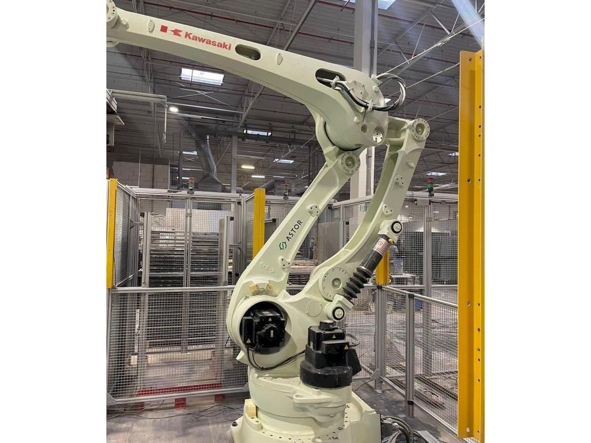 Čelní pohled na Kawasaki 3CP180L-AC03 stroj