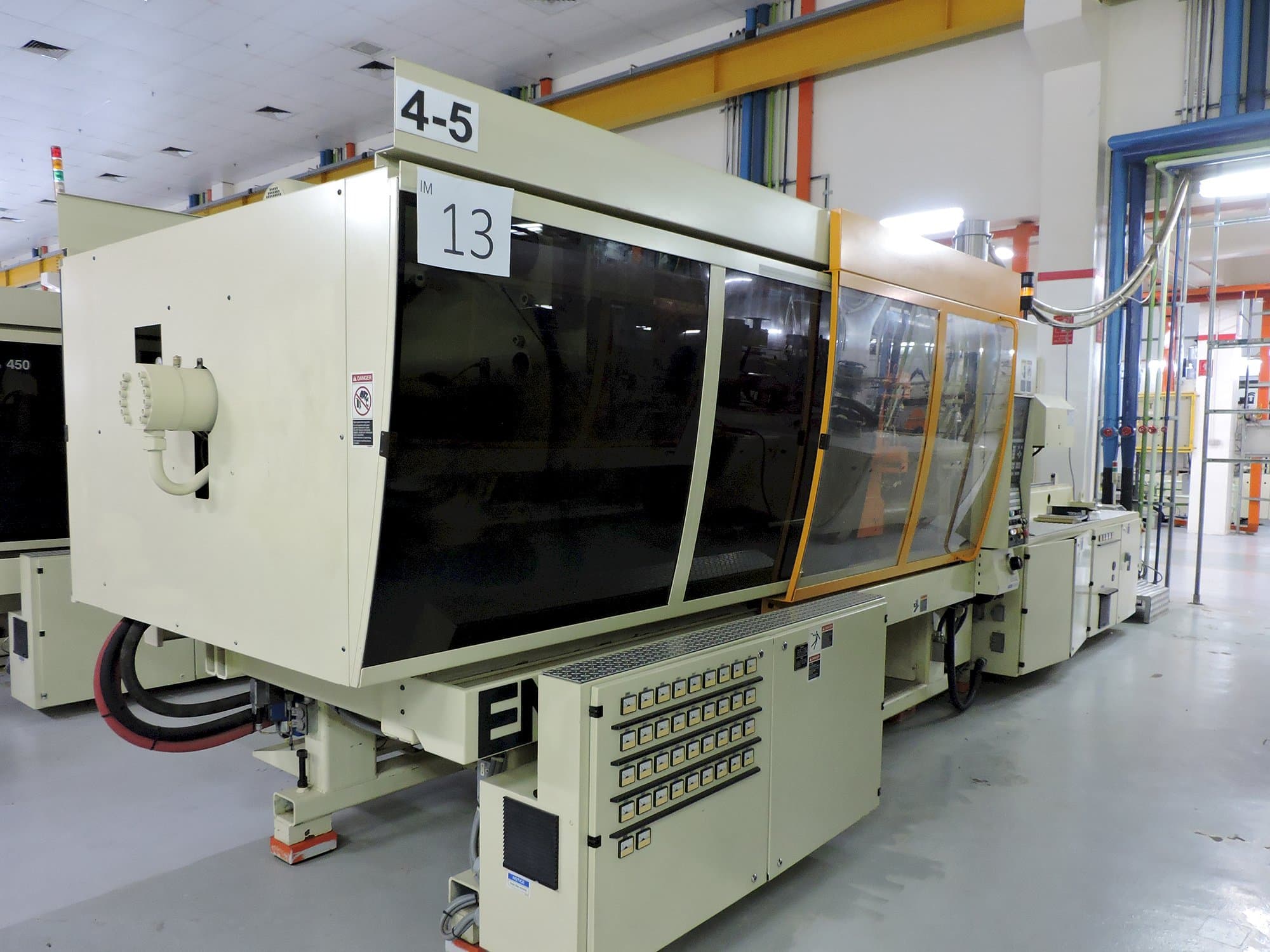 Levý pohled na ENGEL TOGGLE 1350/450 stroj