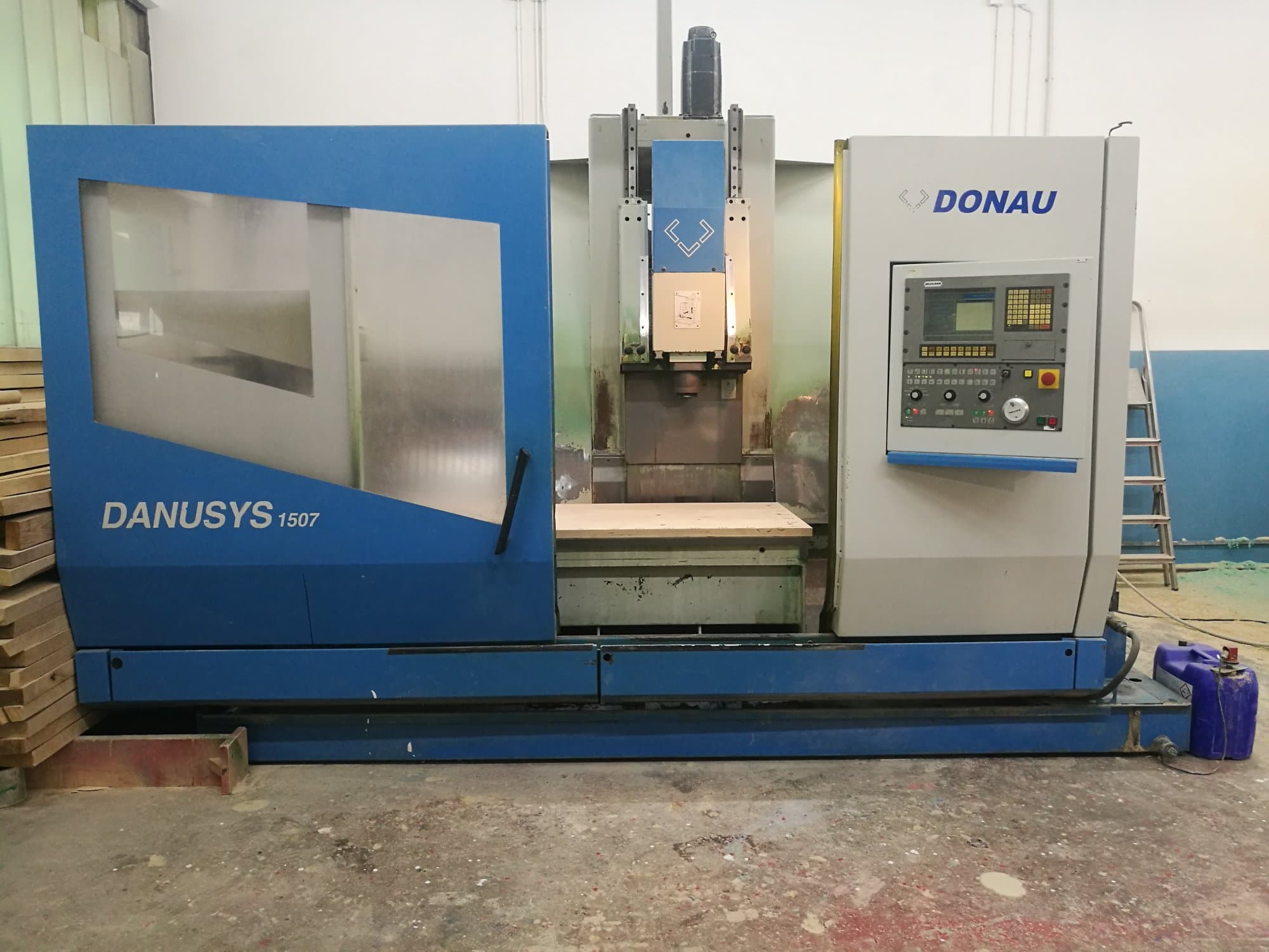 Čelní pohled  na DONAU DANUSYS 1507 stroj