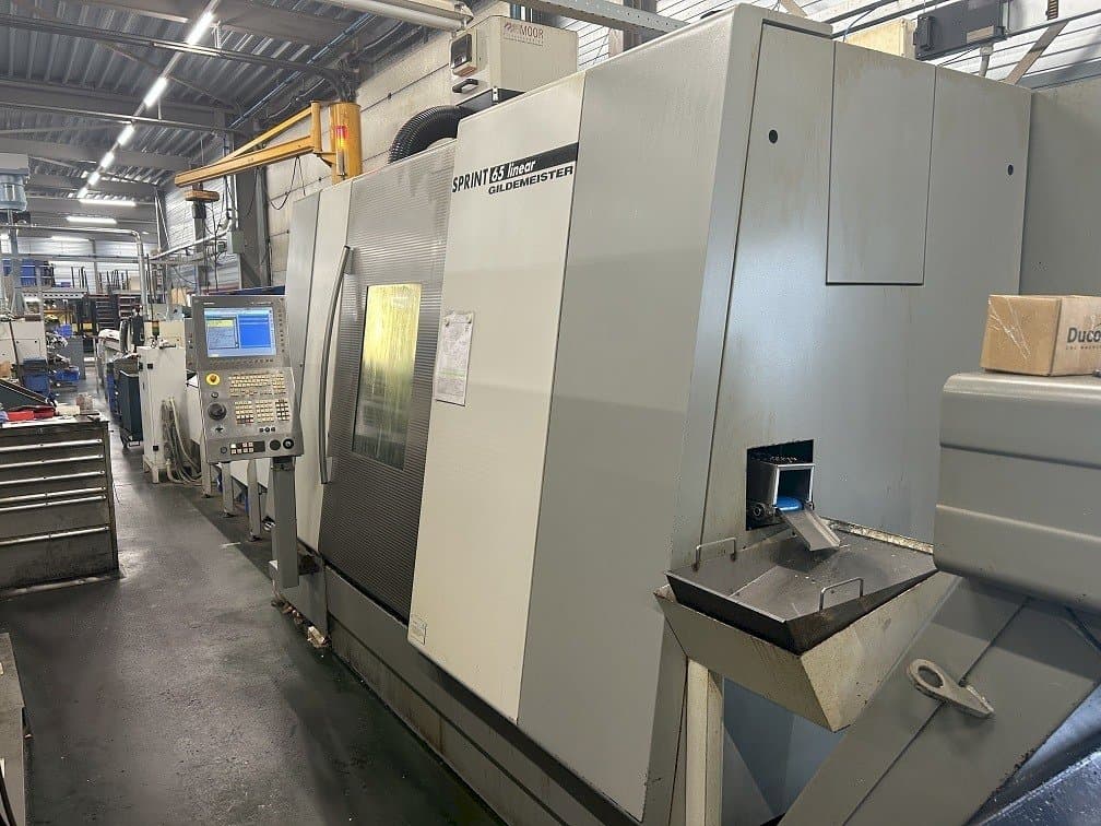 Čelní pohled  na Gildemeister sprint 65 linear  stroj