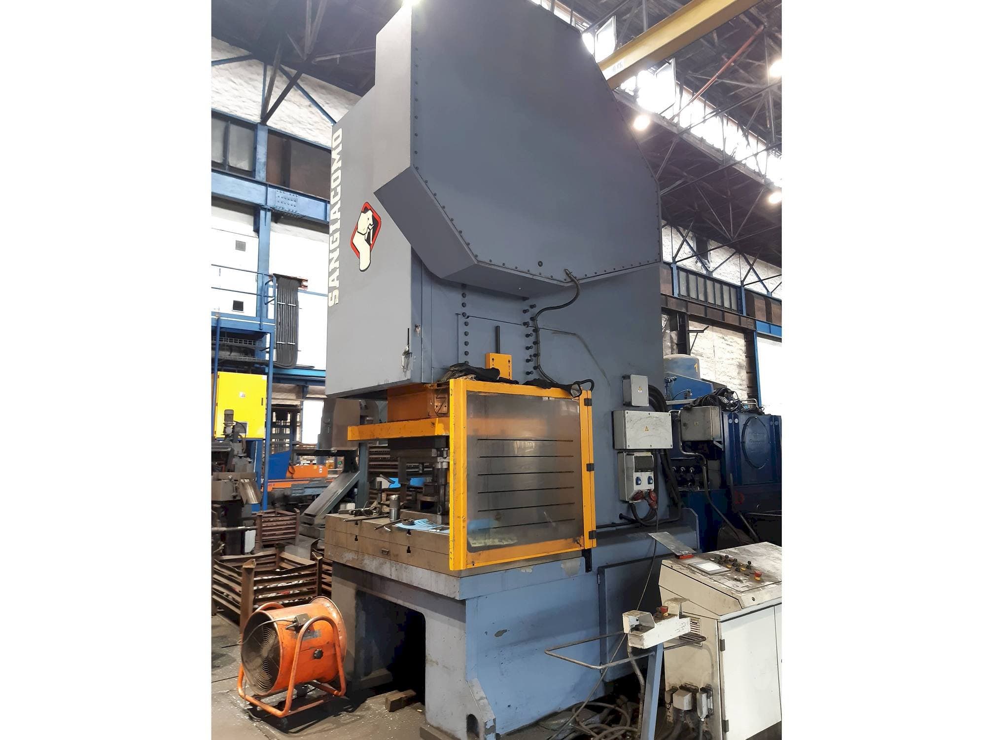 Čelní pohled  na Sangiacomo T.450 RCE  stroj